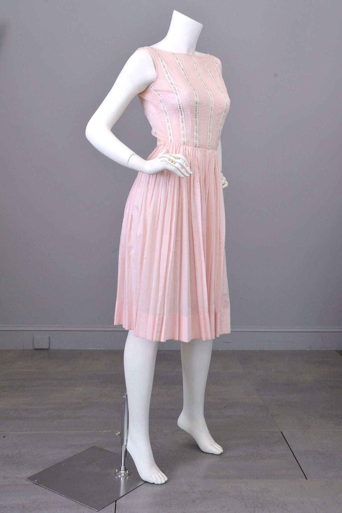 1950s 60s Pale Pink Ribbon Trim Summer Dress | XXS | VintageVirtuosa 1950s 60s Pale Pink Ribbon Trim Summer Dress | XXS | VintageVirtuosa