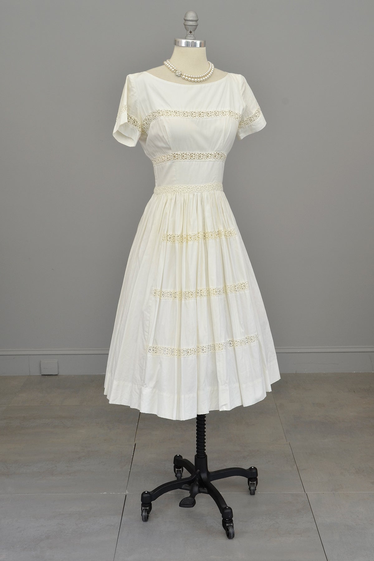 1950s 60s White Eyelet Fit and Flare Wedding Party Dress | Vintage Wed | VintageVirtuosa 1950s 60s White Eyelet Fit and Flare Wedding Party Dress | Vintage Wed | VintageVirtuosa