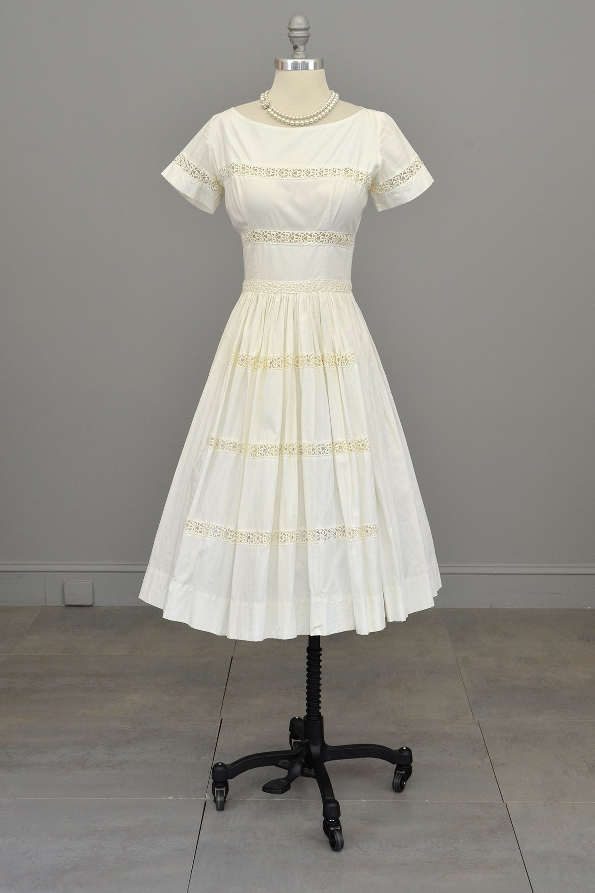 1950s 60s White Eyelet Fit and Flare Wedding Party Dress | Vintage Wed | VintageVirtuosa 1950s 60s White Eyelet Fit and Flare Wedding Party Dress | Vintage Wed | VintageVirtuosa