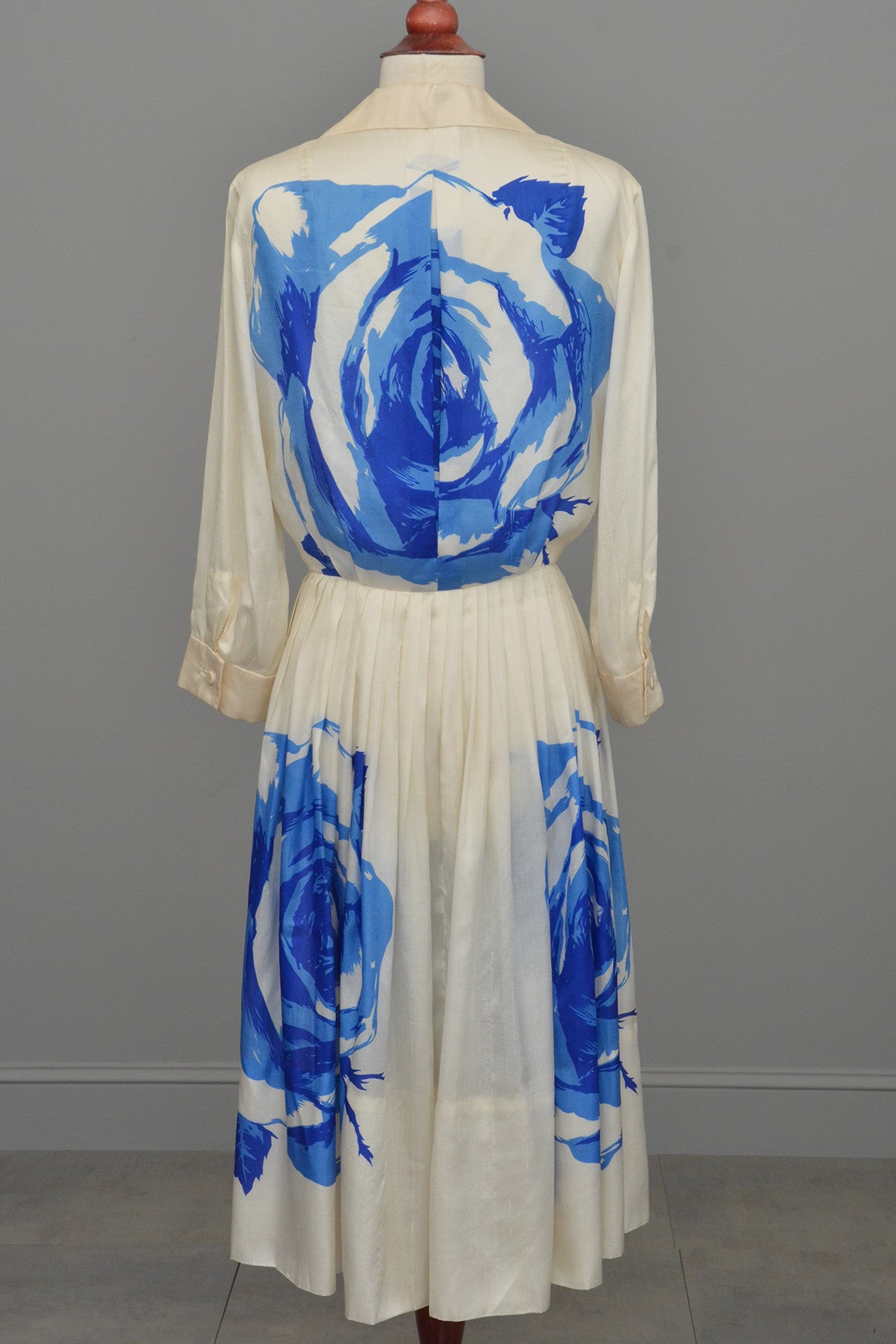 blue and white rose dress Sail to Sable Blue & White Rose Printed Eyelet V-Neck Midi Dress WHITE/BLUE / M / SU25119
