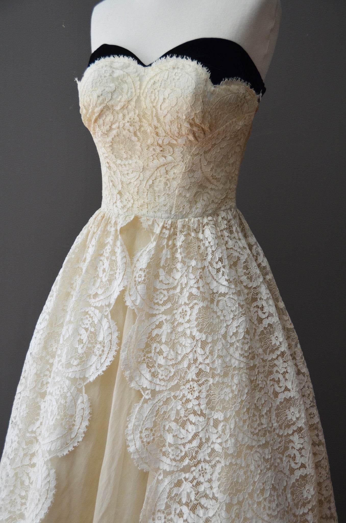 1950's Cream Lace Vintage Dress | VintageVirtuosa 1950's Cream Lace Vintage Dress | VintageVirtuosa
