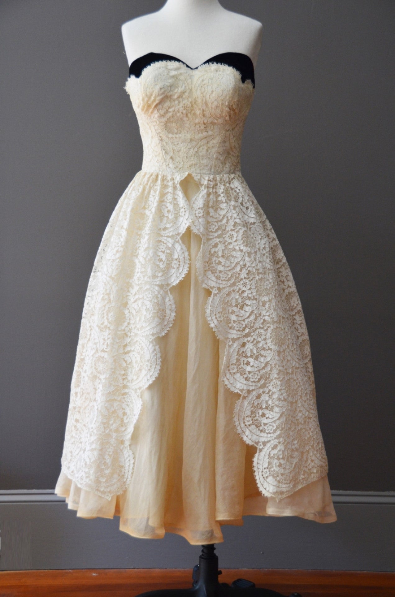 1950's Cream Lace Vintage Dress | VintageVirtuosa 1950's Cream Lace Vintage Dress | VintageVirtuosa