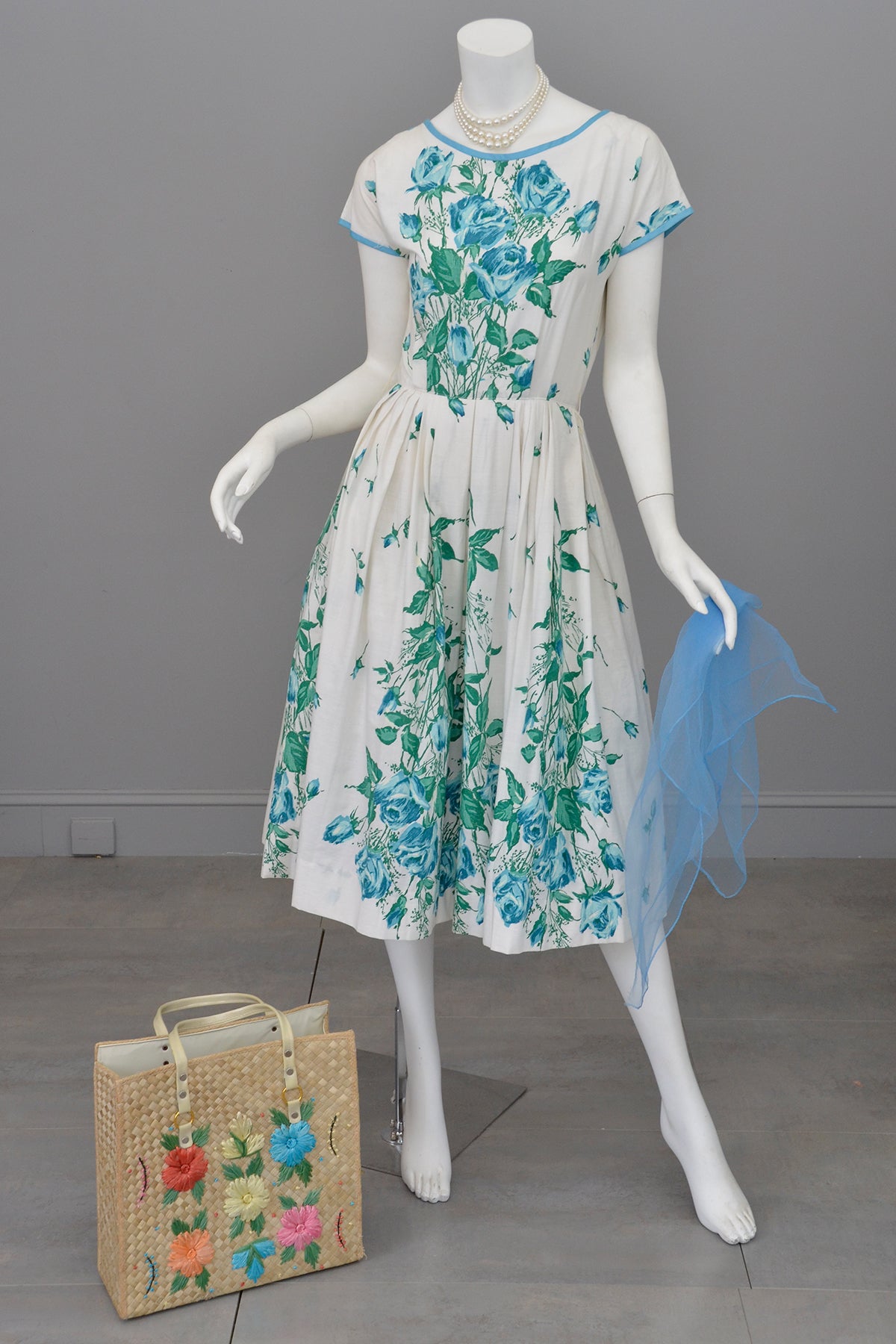 1950s Novelty Print Blue Roses on White 50s Dress | VintageVirtuosa 1950s Novelty Print Blue Roses on White 50s Dress | VintageVirtuosa