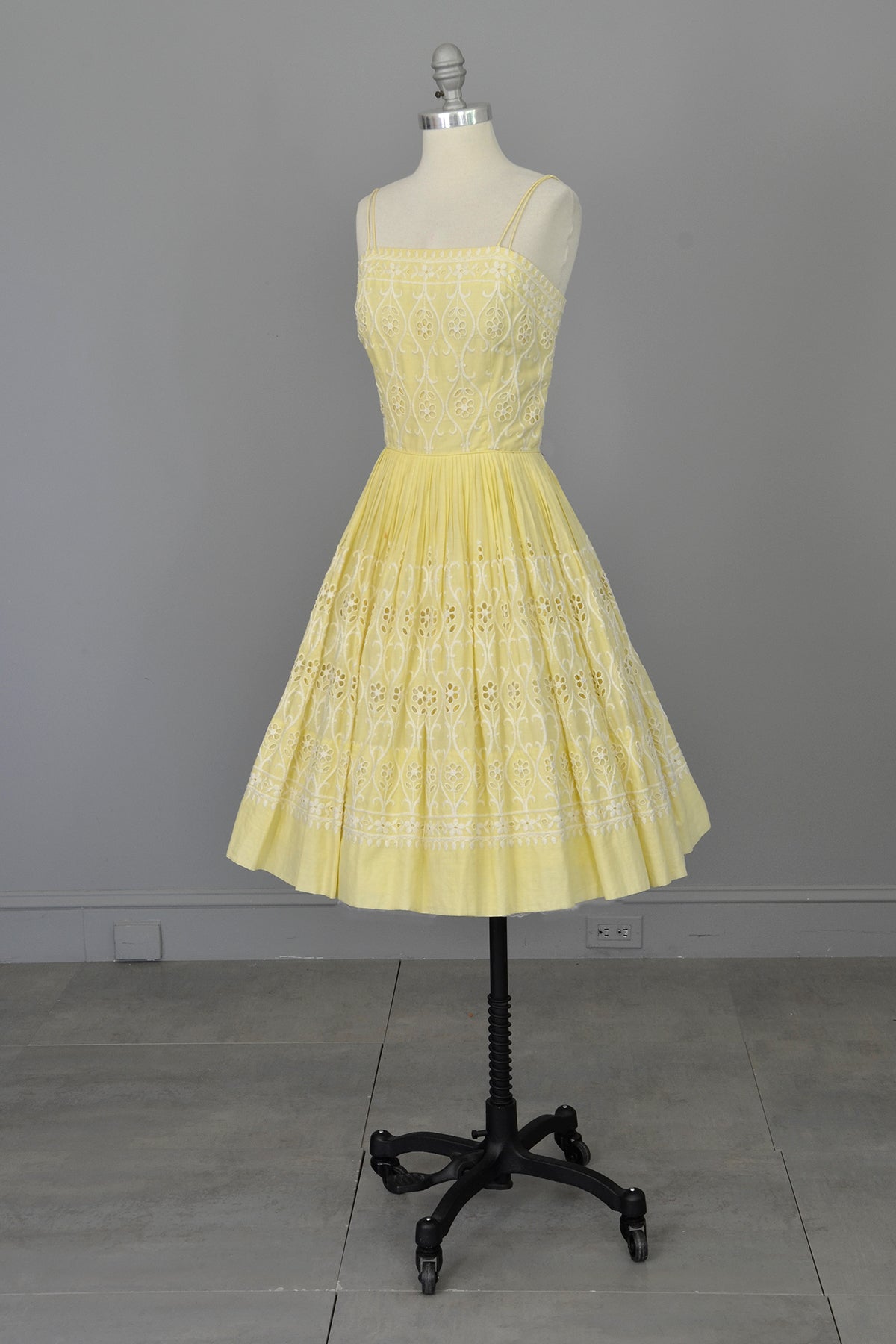 1950s Pale Yellow Embroidered Patio Dress | Pleated Full Skirt | Pinup | VintageVirtuosa 1950s Pale Yellow Embroidered Patio Dress | Pleated Full Skirt | Pinup | VintageVirtuosa