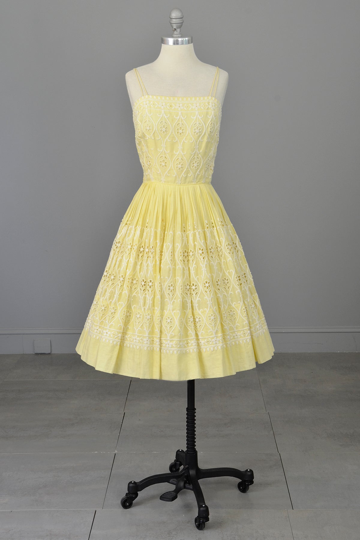 1950s Pale Yellow Embroidered Patio Dress | Pleated Full Skirt | Pinup | VintageVirtuosa 1950s Pale Yellow Embroidered Patio Dress | Pleated Full Skirt | Pinup | VintageVirtuosa
