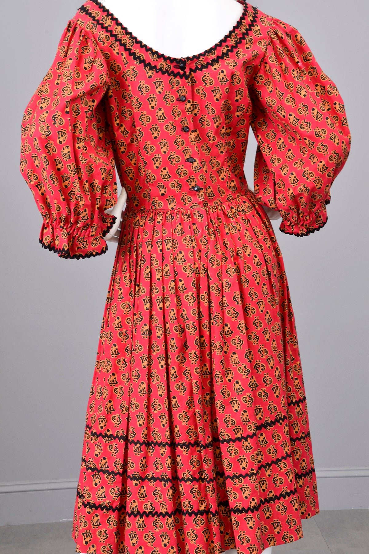 1950s Folklore Peasant Dress with Huge Poet Sleeves and Figural Novelt | VintageVirtuosa 1950s Folklore Peasant Dress with Huge Poet Sleeves and Figural Novelt | VintageVirtuosa