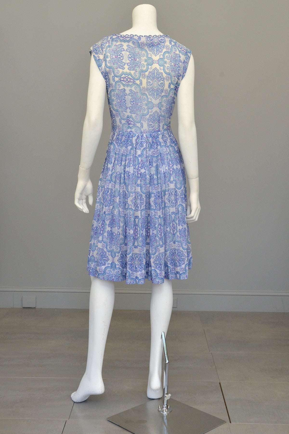 1950s Semi Sheer Blue White Paisley Scallop Trim Starfish Sundress | VintageVirtuosa 1950s Semi Sheer Blue White Paisley Scallop Trim Starfish Sundress | VintageVirtuosa
