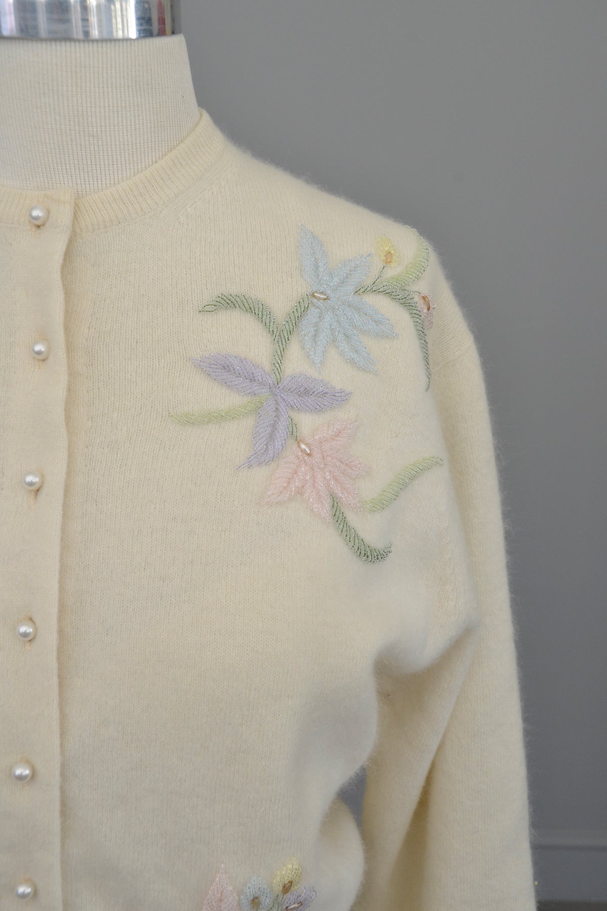 1950s Off White Floral Sprigs Beaded Sweater