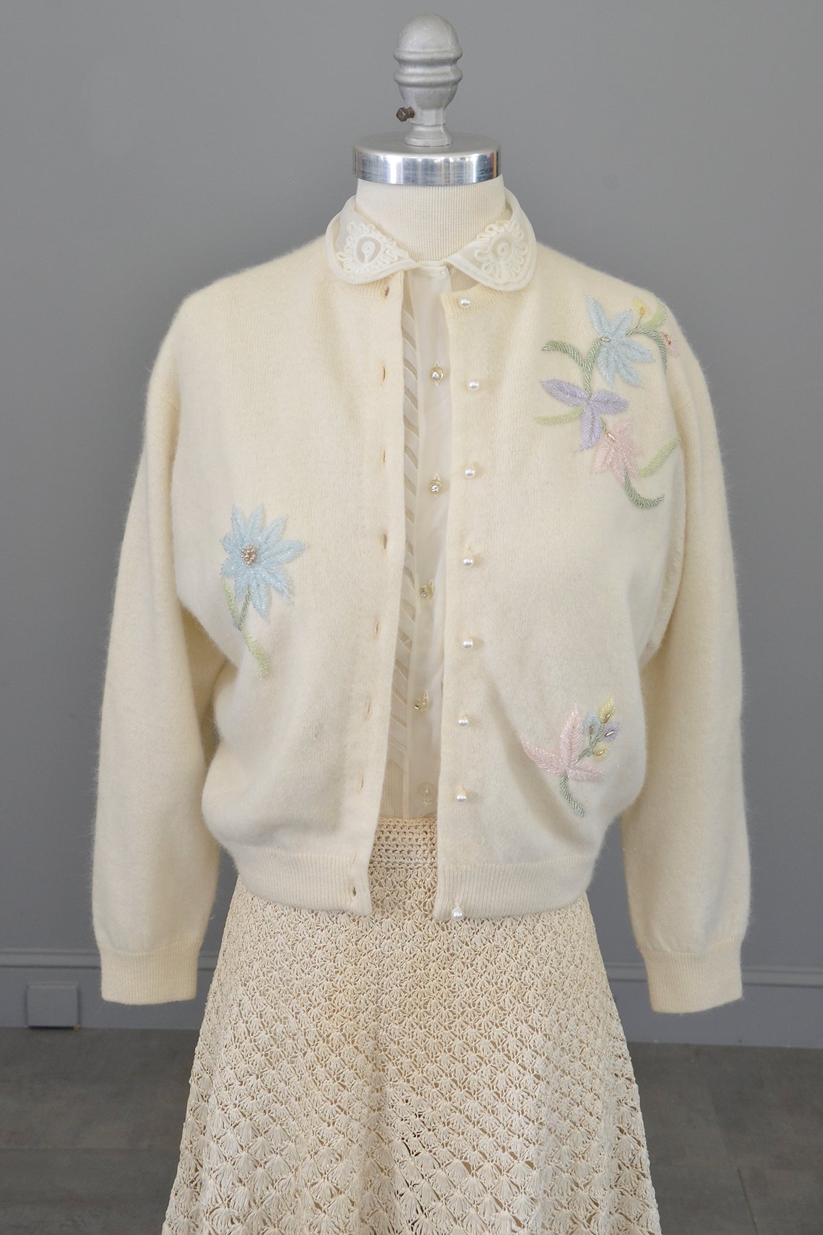 1950s Off White Floral Sprigs Beaded | VintageVirtuosa