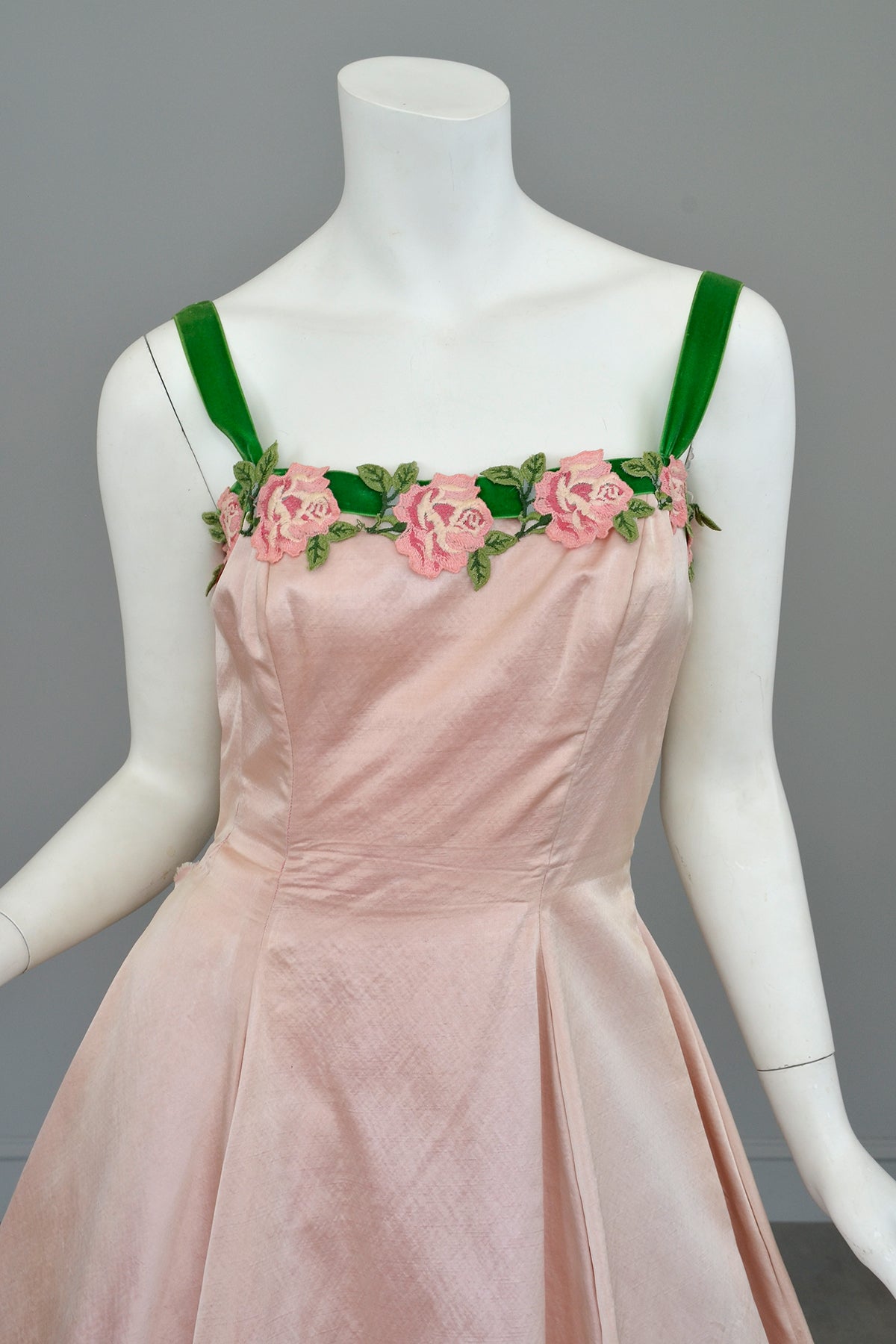 vintage pink dress 1950s Pale Pink Embroidered Flowers Trim Party Prom Dress