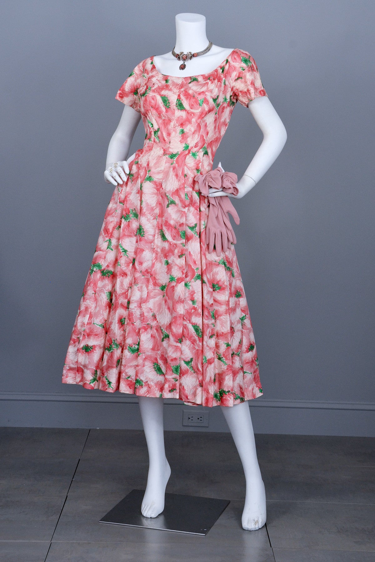 1950s Pink Retro Rose Print Silk Vintage Party Dress | VintageVirtuosa 1950s Pink Retro Rose Print Silk Vintage Party Dress | VintageVirtuosa