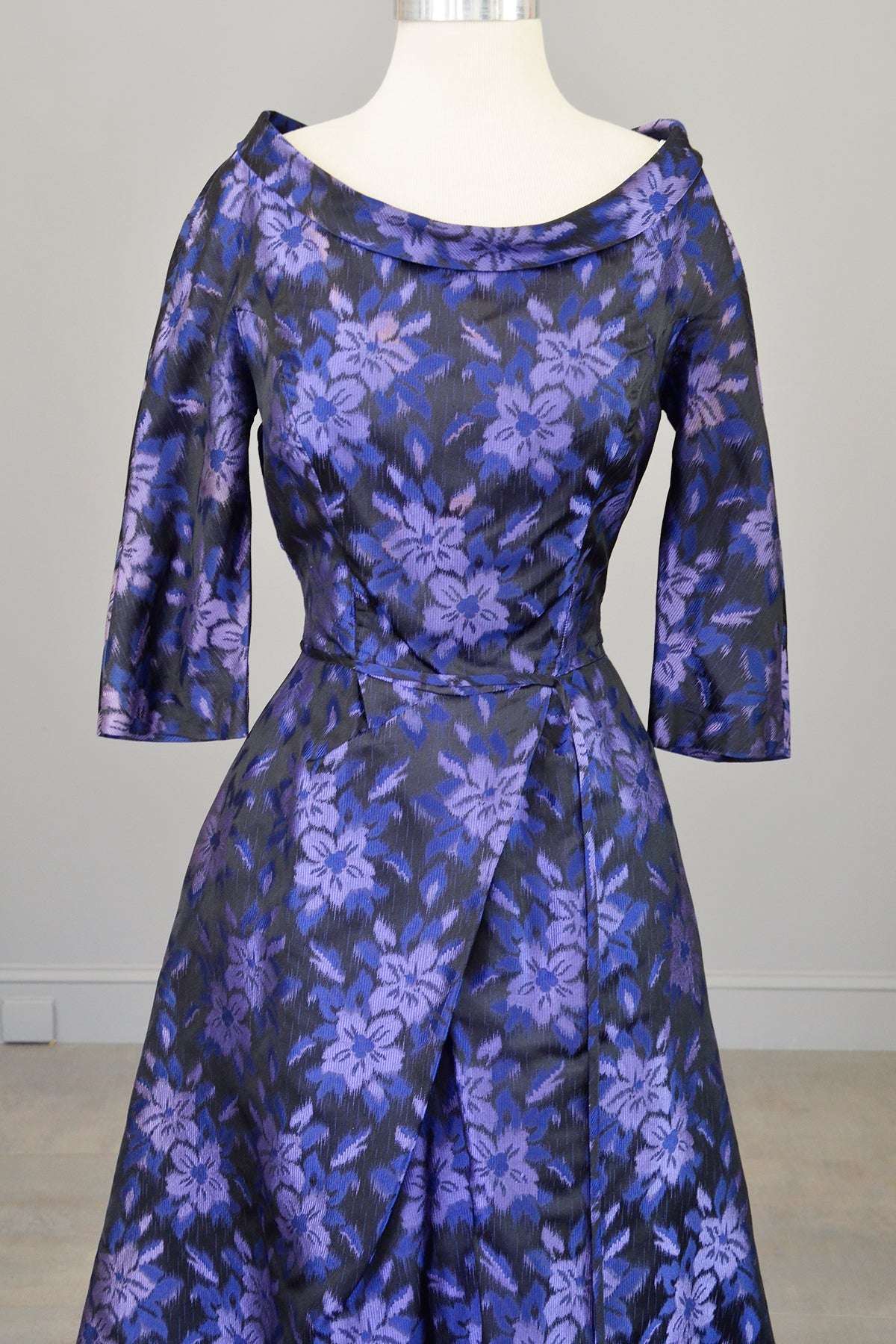 1950s 60s Black Purple Floral Print Office Party Dress | VintageVirtuosa 1950s 60s Black Purple Floral Print Office Party Dress | VintageVirtuosa