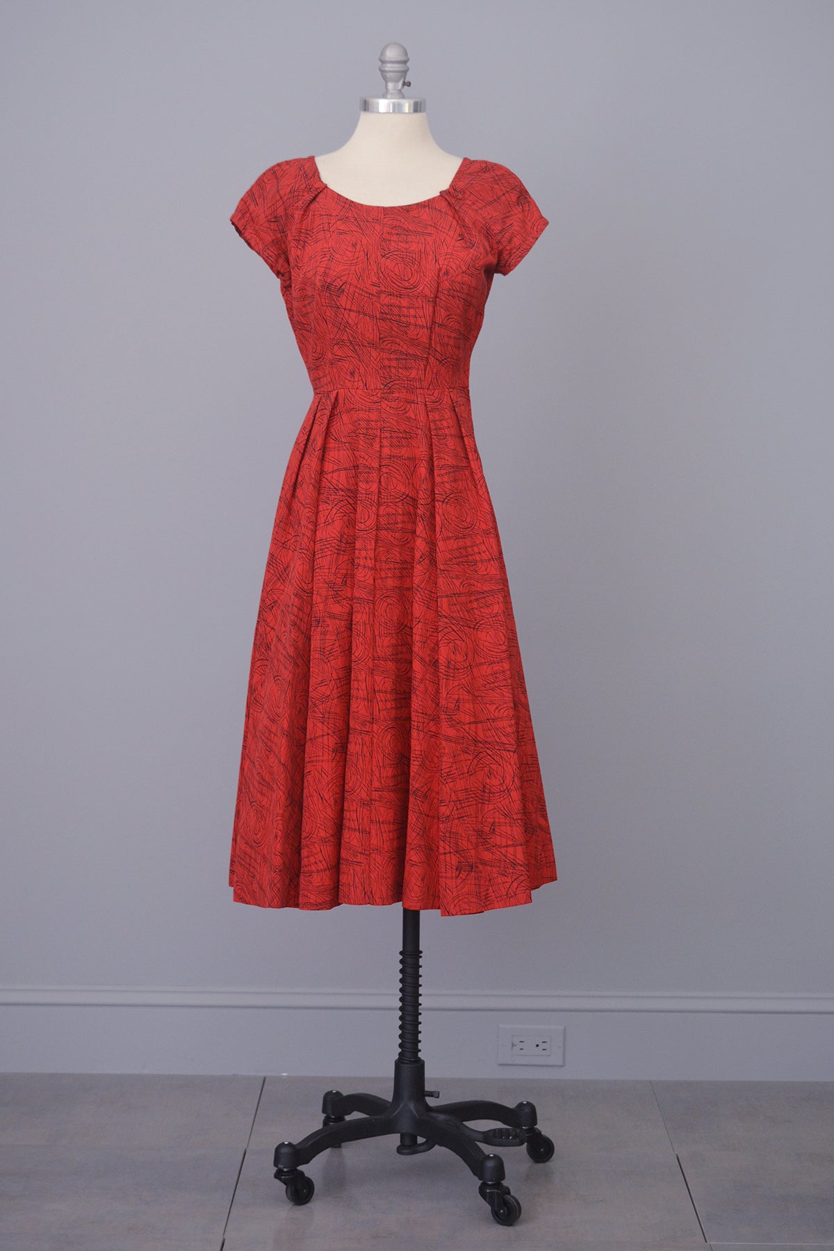 1950s Red with Black Atomic Sketch Print Dress | VintageVirtuosa 1950s Red with Black Atomic Sketch Print Dress | VintageVirtuosa