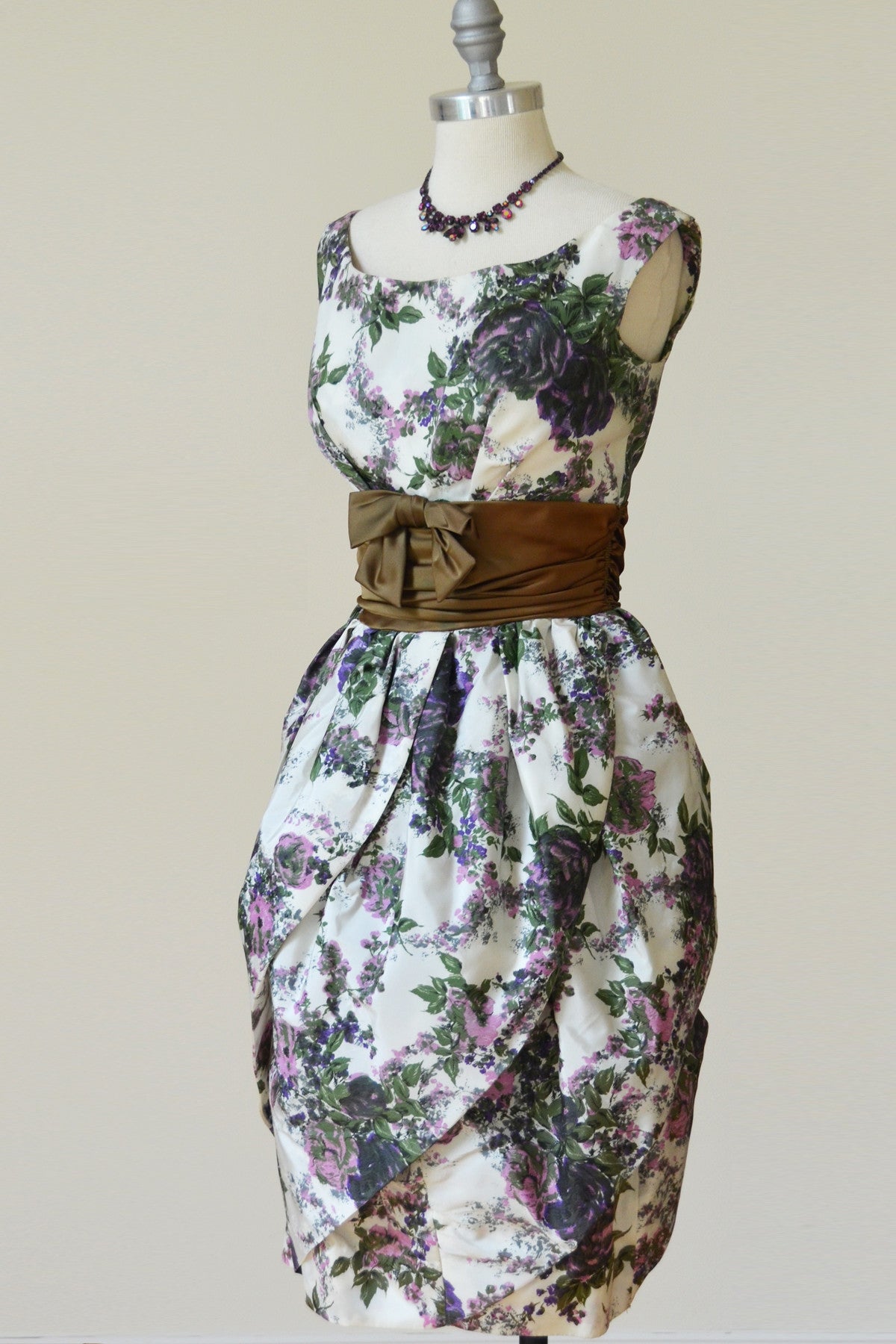 Vavoom! Mad Men 1960s Tulip Hem Vintage Cocktail Dress Floral Print Ta | VintageVirtuosa Vavoom! Mad Men 1960s Tulip Hem Vintage Cocktail Dress Floral Print Ta | VintageVirtuosa