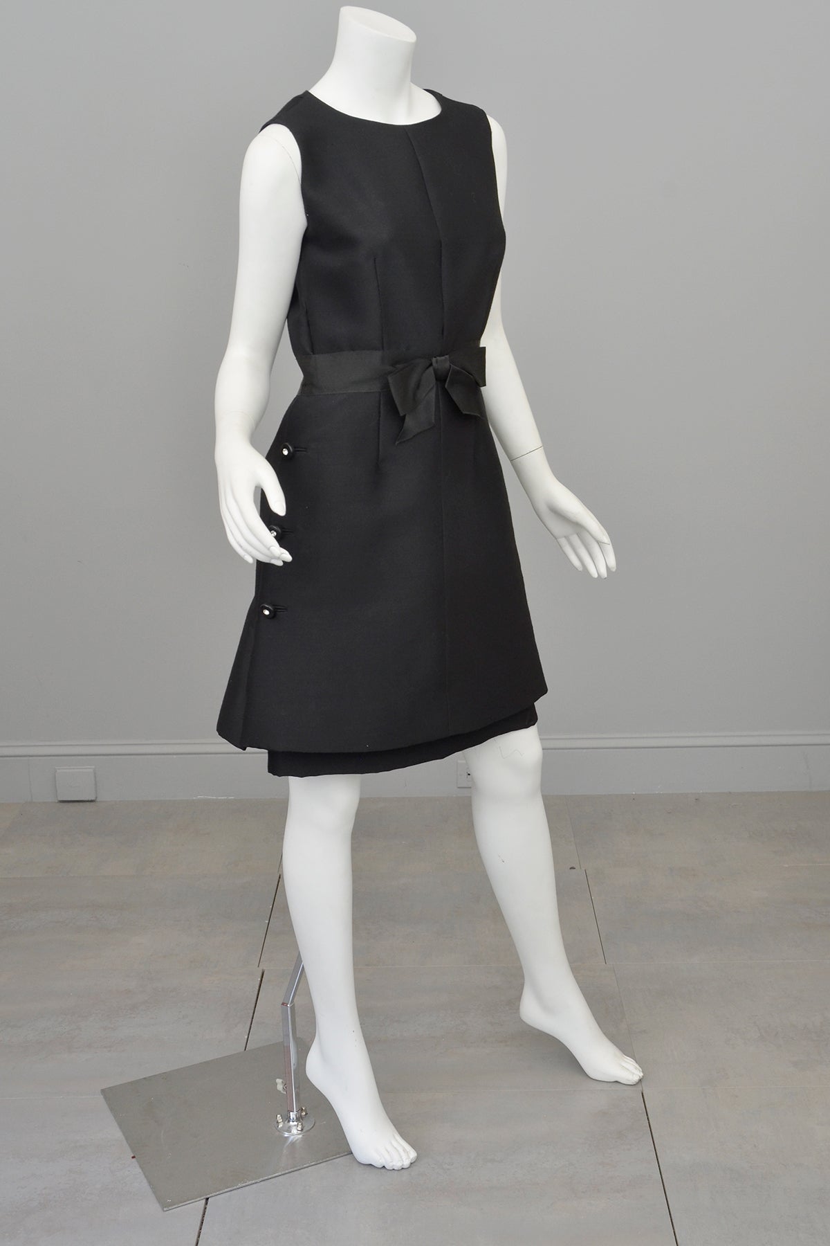 1960s MOD Little Black Dress with Crystal Buttons and 'Peplum' Skirt | VintageVirtuosa 1960s MOD Little Black Dress with Crystal Buttons and 'Peplum' Skirt | VintageVirtuosa