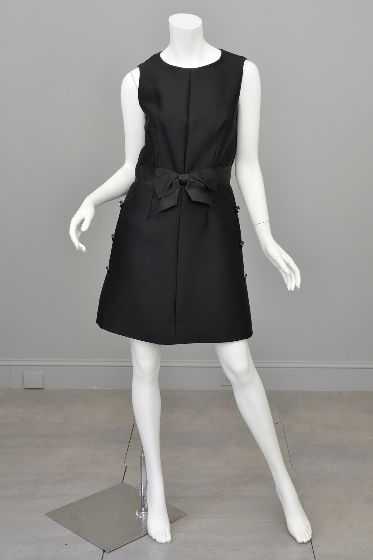 1960s MOD Little Black Dress with Crystal Buttons and 'Peplum' Skirt | VintageVirtuosa 1960s MOD Little Black Dress with Crystal Buttons and 'Peplum' Skirt | VintageVirtuosa