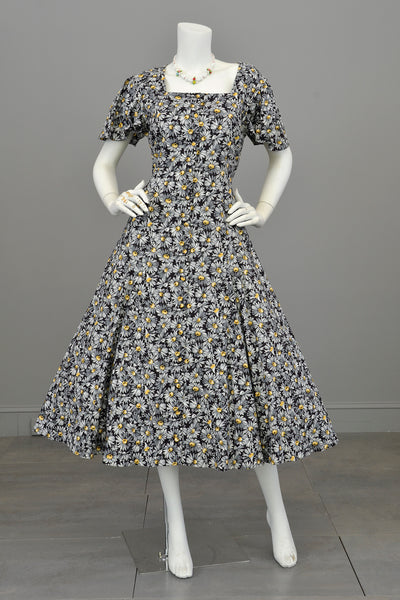 1970s Black Grey Yellow Daisy Print Full Skirt Button Front Peasant Dress