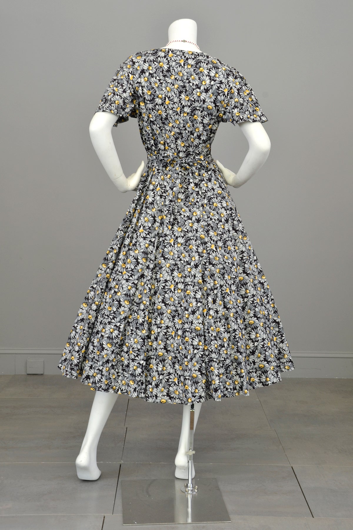 1970s Black Grey Yellow Daisy Print Full Skirt Button Front Peasant Dress