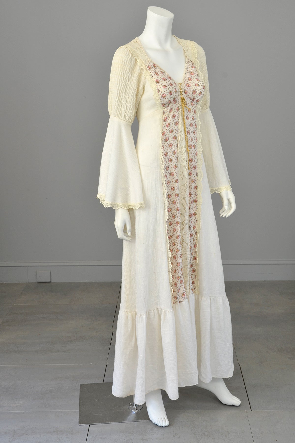 1970s Vintage Renaissance Victorian Revival Peasant Prairie Dress by J | VintageVirtuosa 1970s Vintage Renaissance Victorian Revival Peasant Prairie Dress by J | VintageVirtuosa