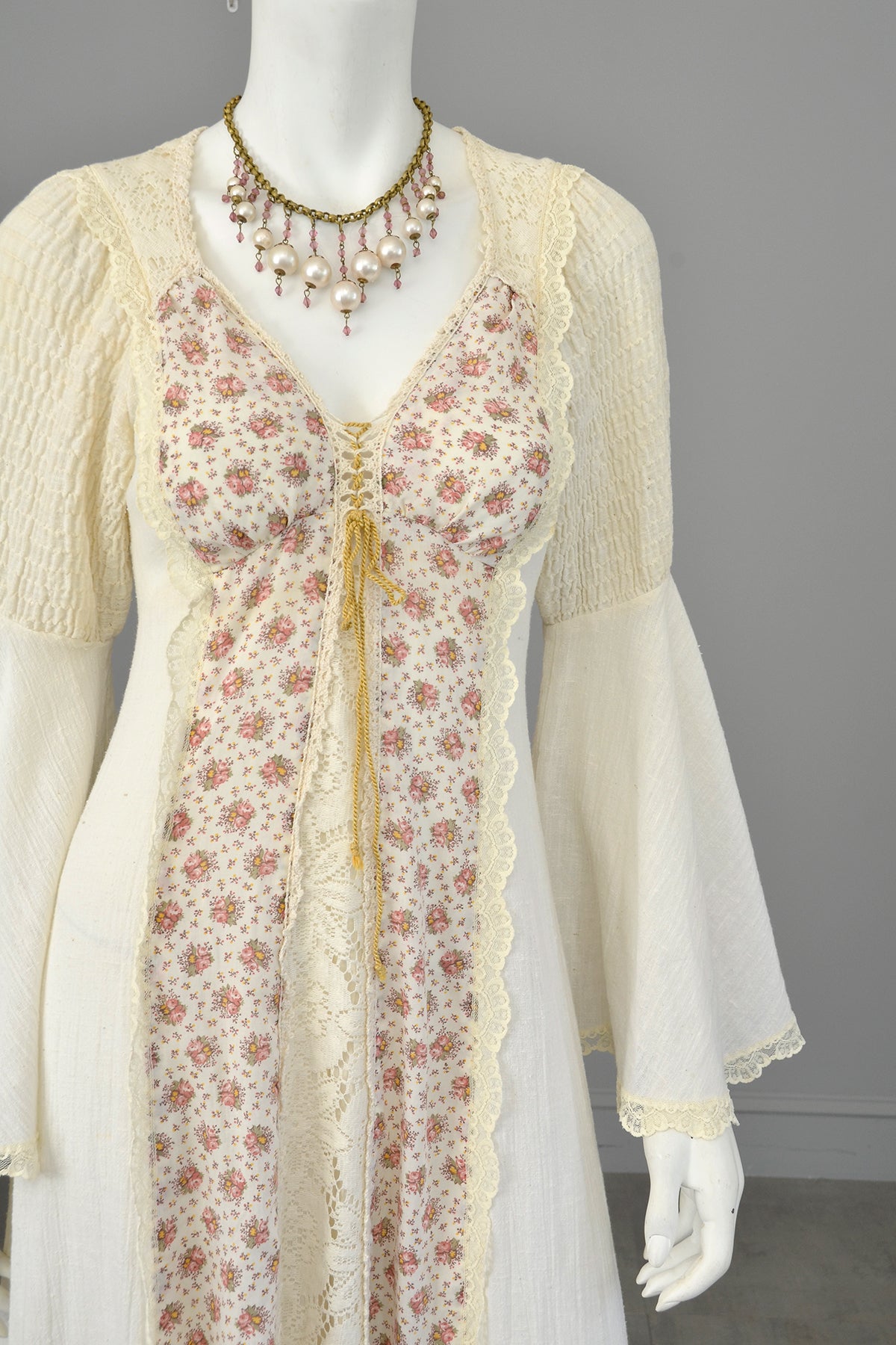 1970s Vintage Renaissance Victorian Revival Peasant Prairie Dress by J | VintageVirtuosa 1970s Vintage Renaissance Victorian Revival Peasant Prairie Dress by J | VintageVirtuosa