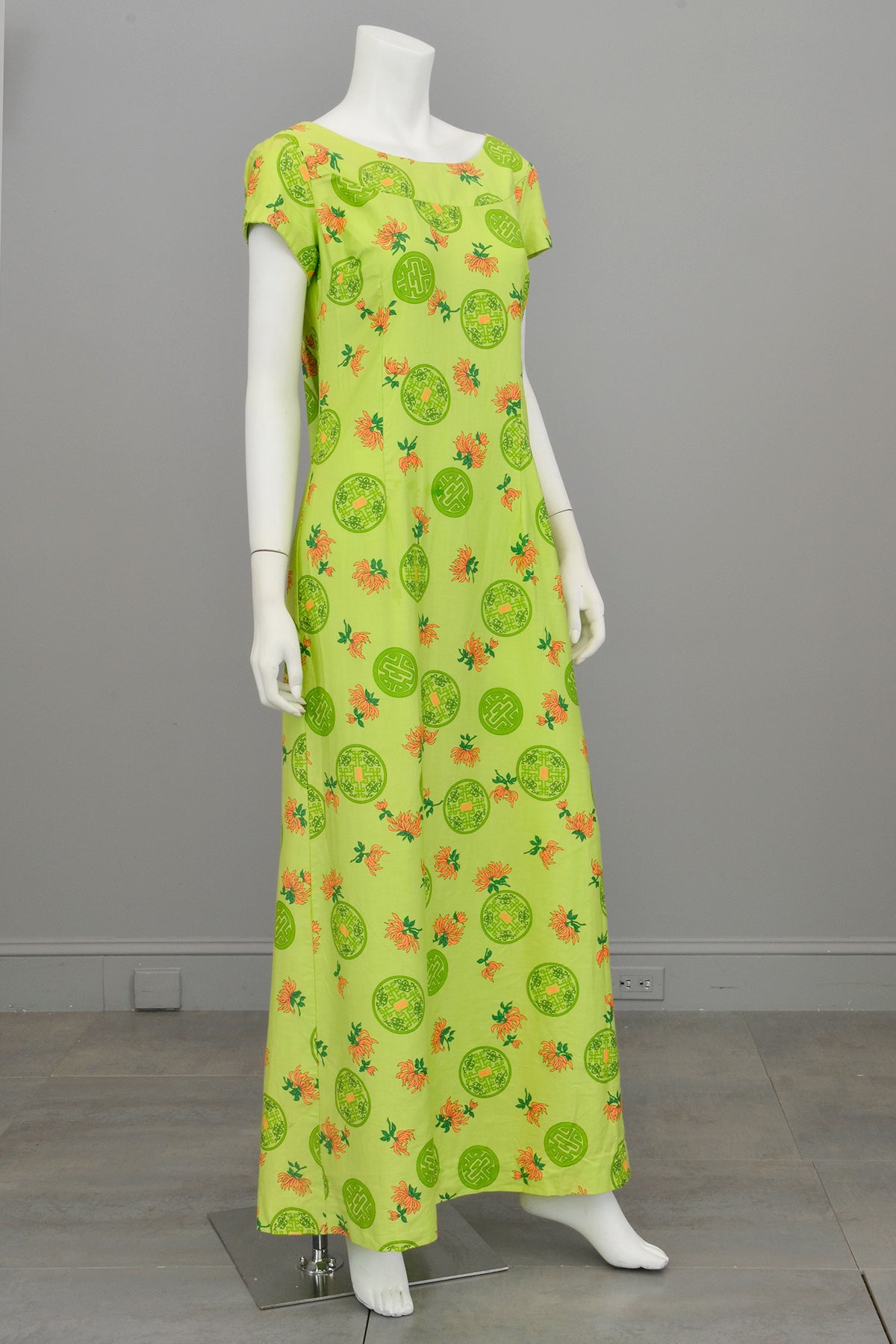 1960s 70s Hawaiian Lotus Print Draped Back Babydoll Maxi Dress | VintageVirtuosa 1960s 70s Hawaiian Lotus Print Draped Back Babydoll Maxi Dress | VintageVirtuosa