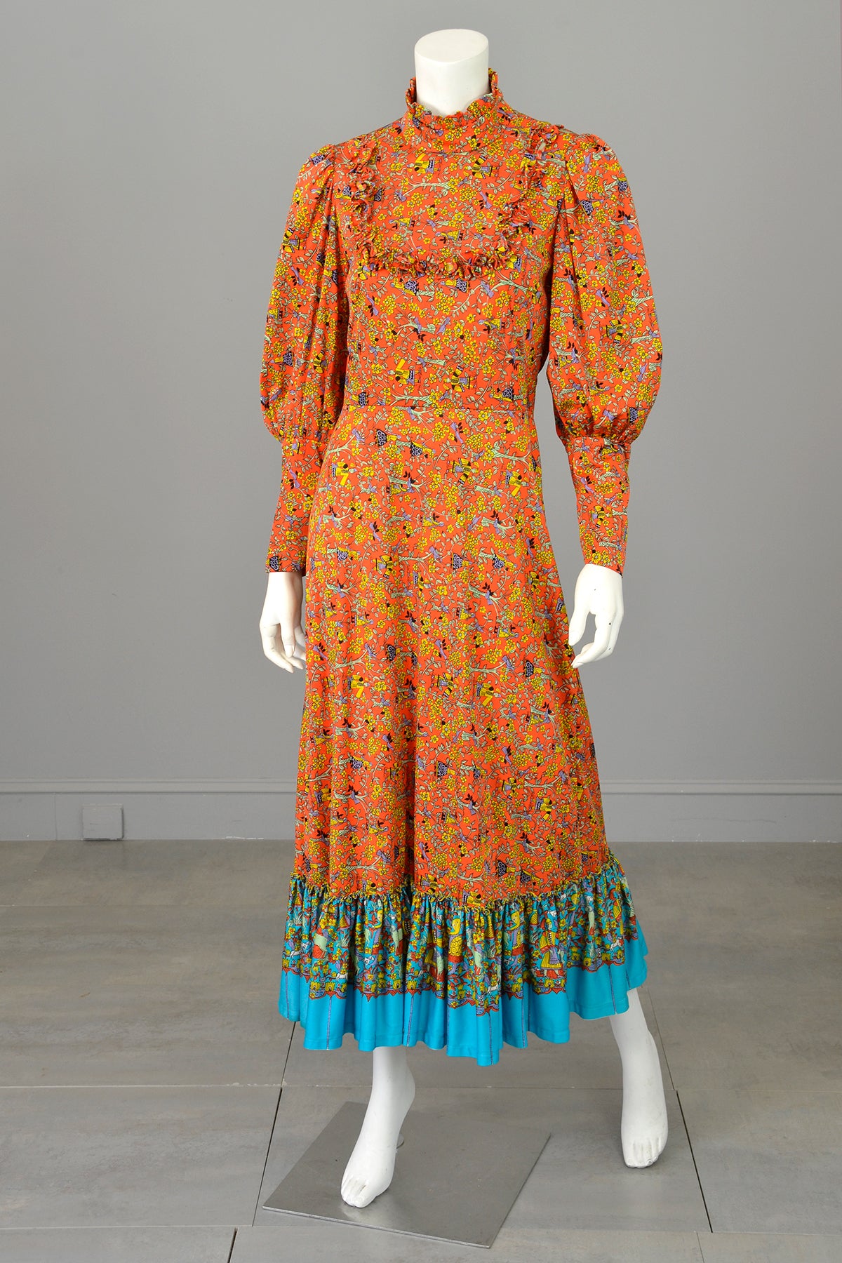 1970s Novelty Folk Print Vintage Folklore Peasant Prairie Dress w Mutt | VintageVirtuosa 1970s Novelty Folk Print Vintage Folklore Peasant Prairie Dress w Mutt | VintageVirtuosa