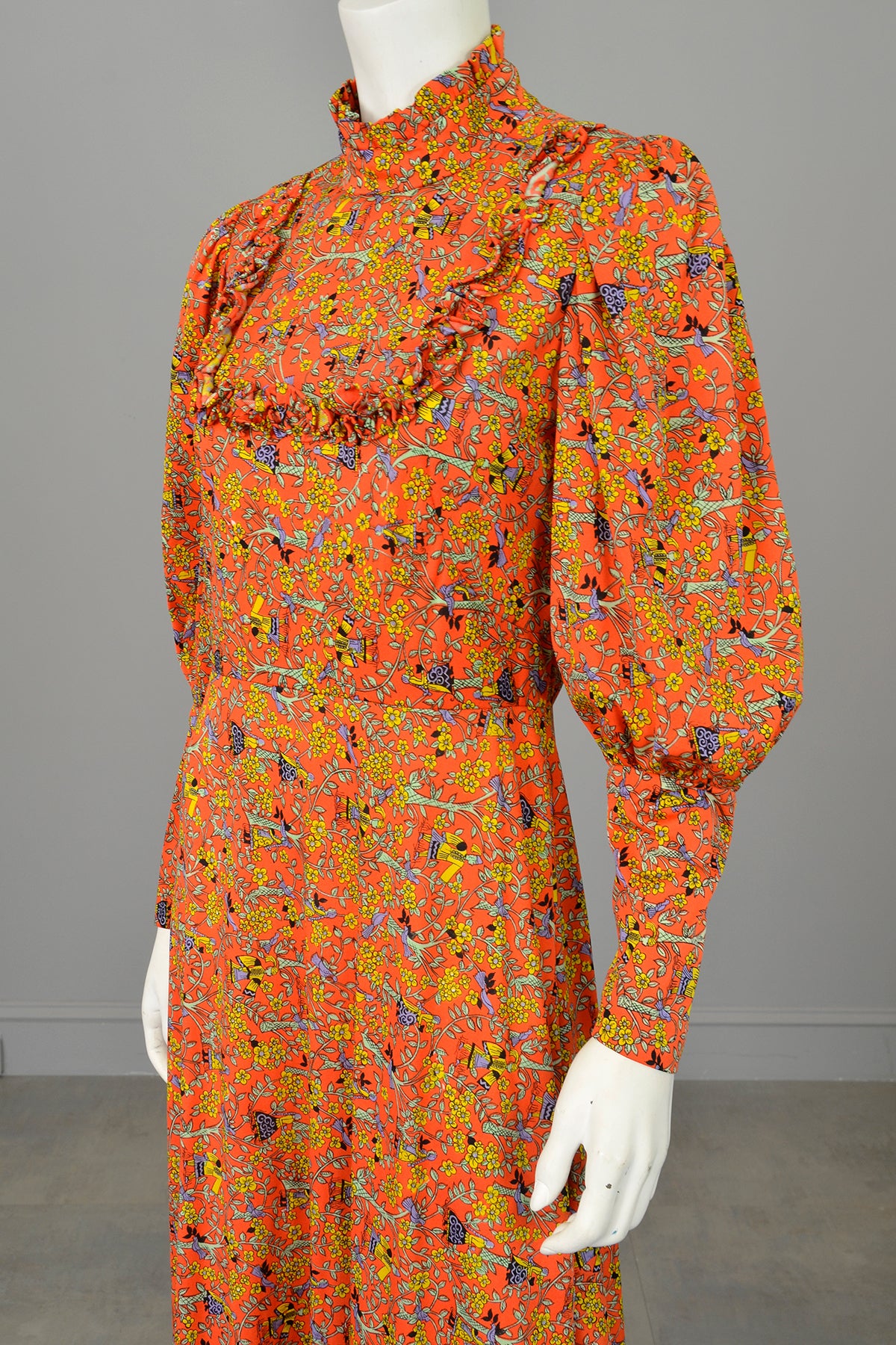 1970s Novelty Folk Print Vintage Folklore Peasant Prairie Dress w Mutt | VintageVirtuosa 1970s Novelty Folk Print Vintage Folklore Peasant Prairie Dress w Mutt | VintageVirtuosa