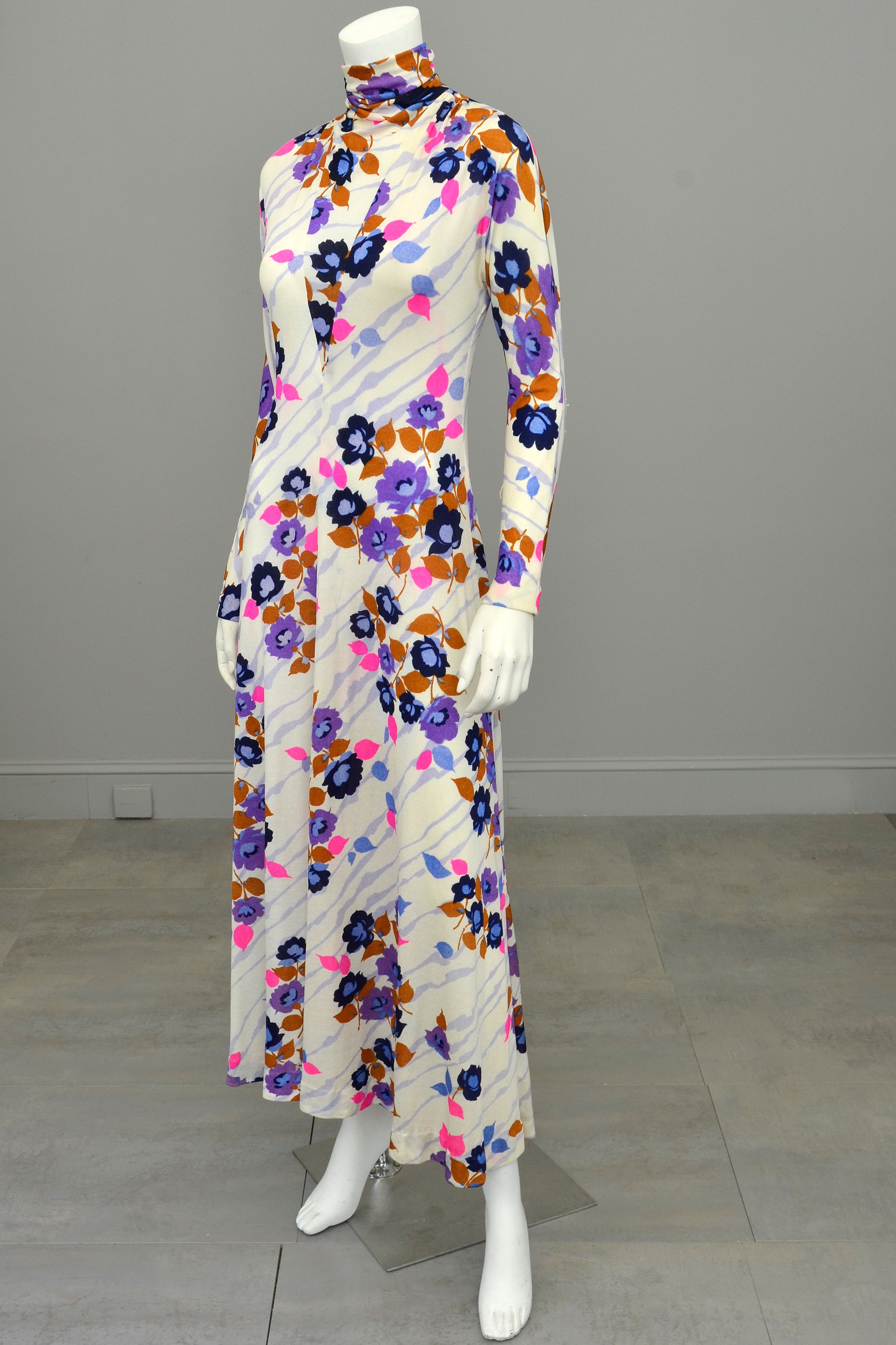 1970s Flower Power Maxi Jersey Dress | VintageVirtuosa 1970s Flower Power Maxi Jersey Dress | VintageVirtuosa