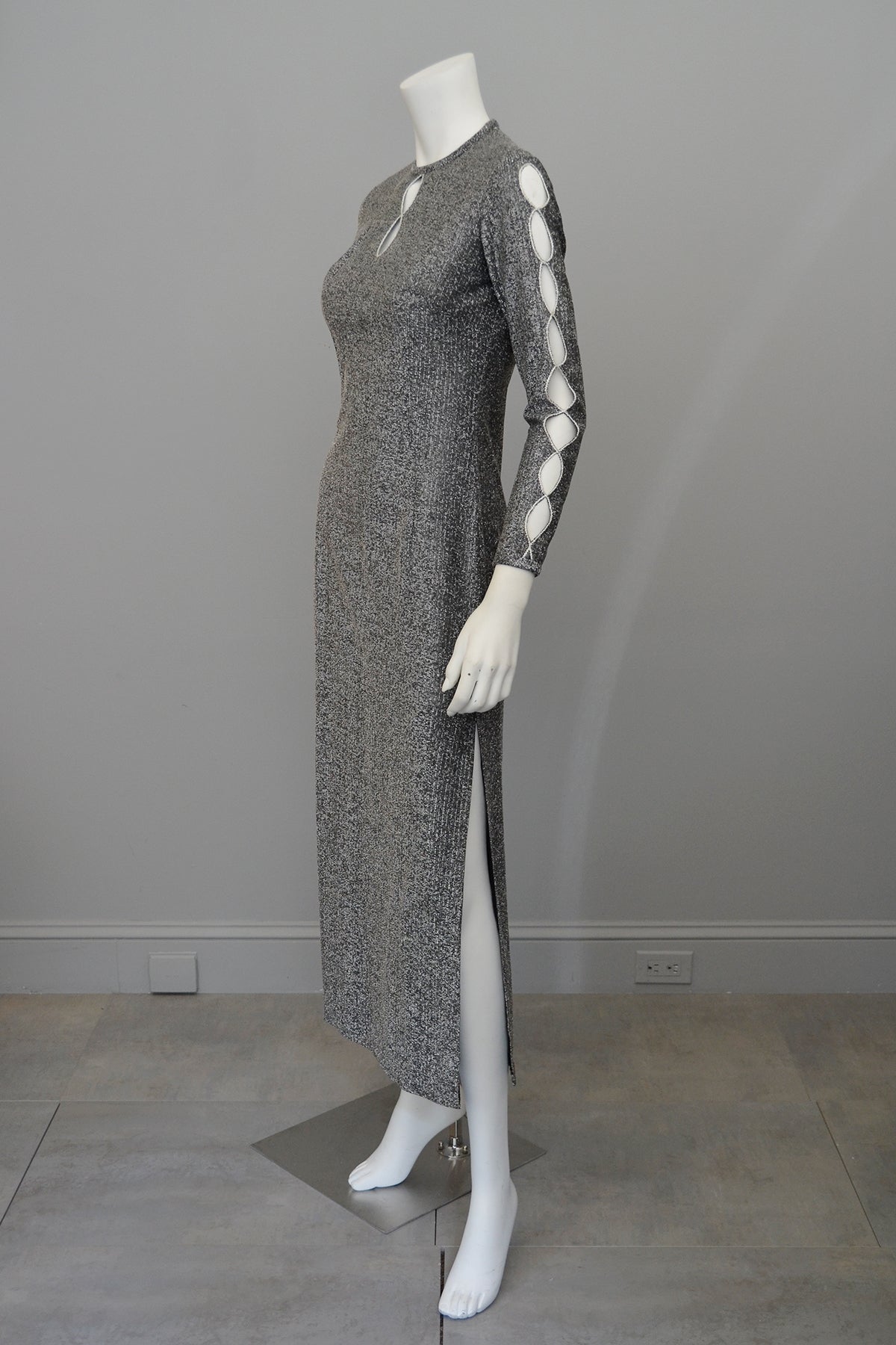 1970s Metallic Sliver Keyhole Sleeves Cheongsam Style Dress 1970s Metallic Sliver Keyhole Sleeves Cheongsam Style Dress