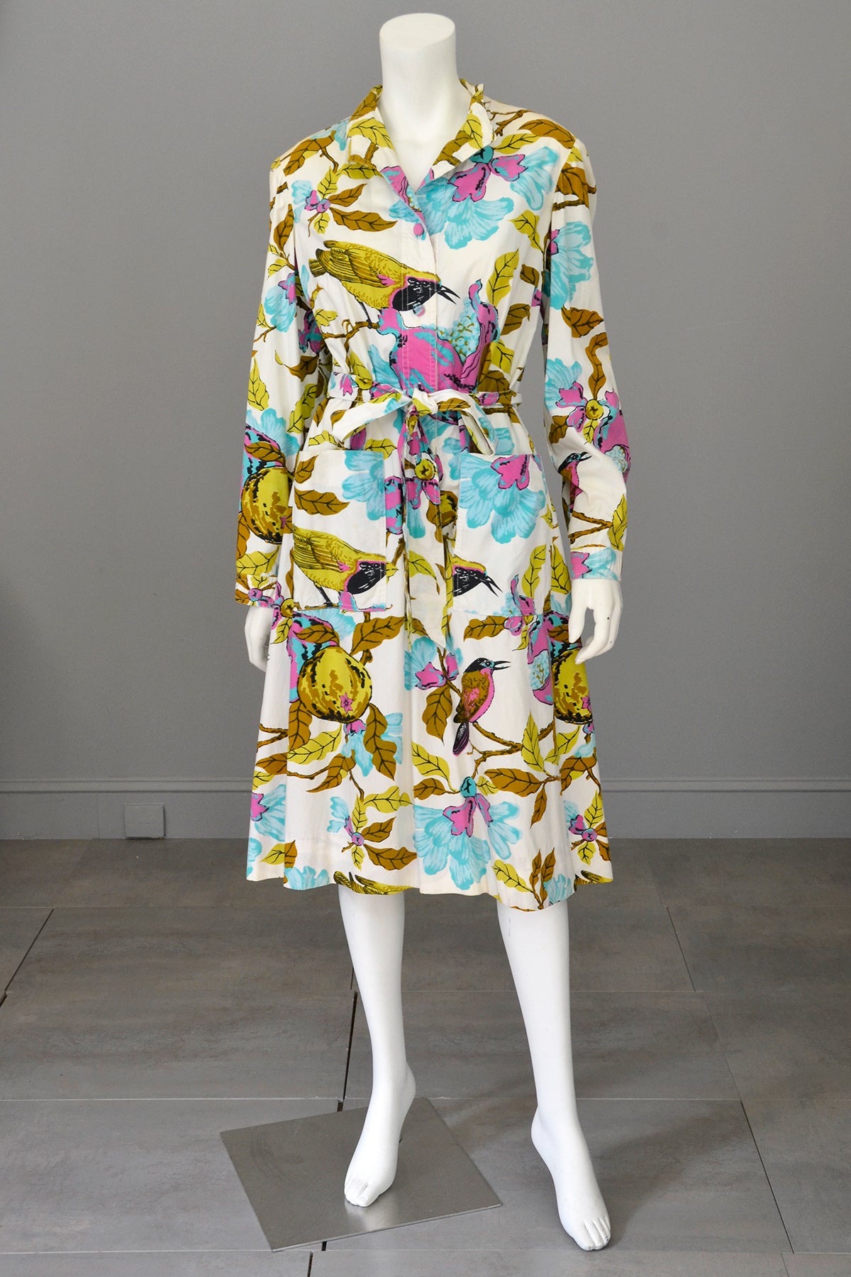 1970s White Cotton Bird Print Shirt Dress Novelty Print Dress, Large 1970s White Cotton Bird Print Shirt Dress Novelty Print Dress, Large