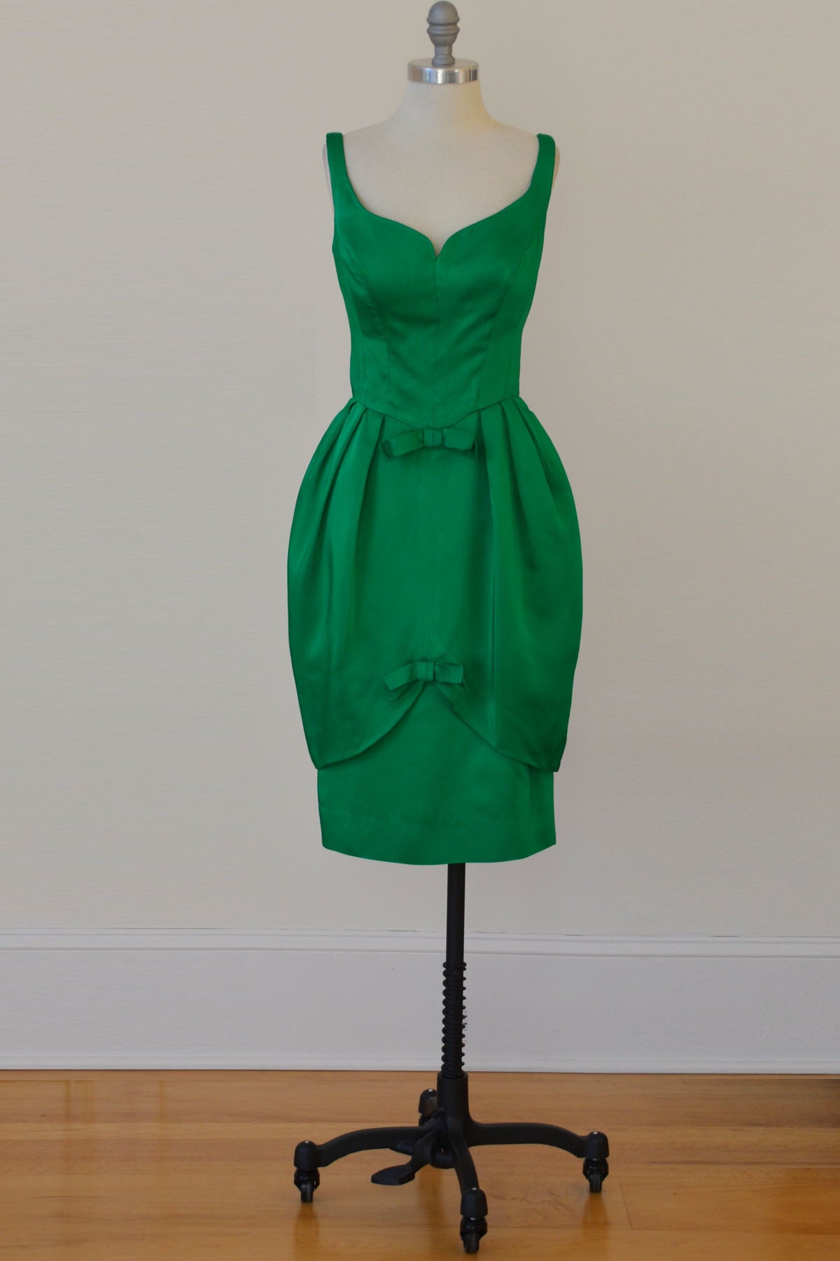 1960's Emerald Green Satin Bombshell Vintage Party Dress with Petal Sk | VintageVirtuosa 1960's Emerald Green Satin Bombshell Vintage Party Dress with Petal Sk | VintageVirtuosa