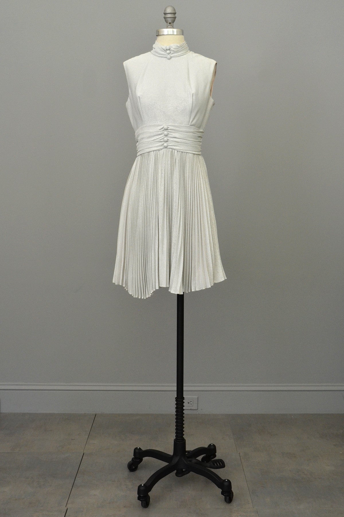 70s Silver Metallic Lurex Pleated Mini Party Dress 70s Silver Metallic Lurex Pleated Mini Party Dress