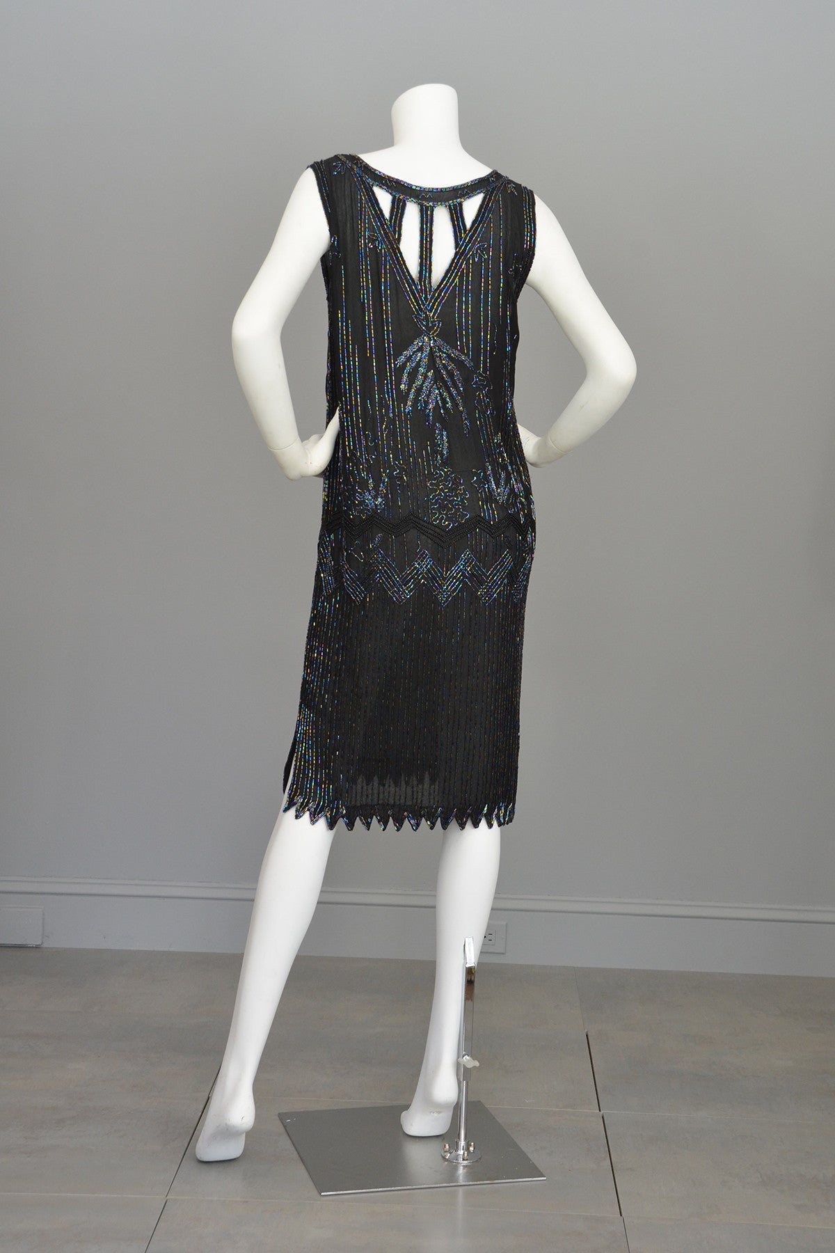 Modern does 20s Black Beaded Keyhole Neckline Deco Dress Flapper Style Dress