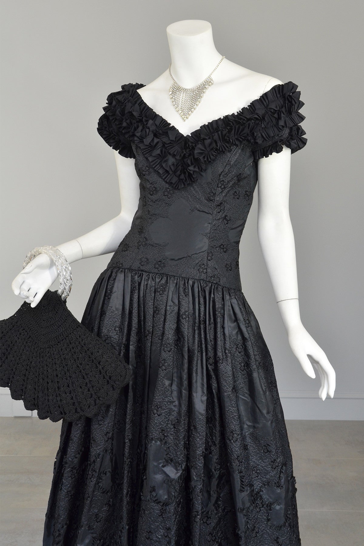 1970s 80s Black Embroidered Ruffle Neckline Evening Gown | VintageVirtuosa 1970s 80s Black Embroidered Ruffle Neckline Evening Gown | VintageVirtuosa