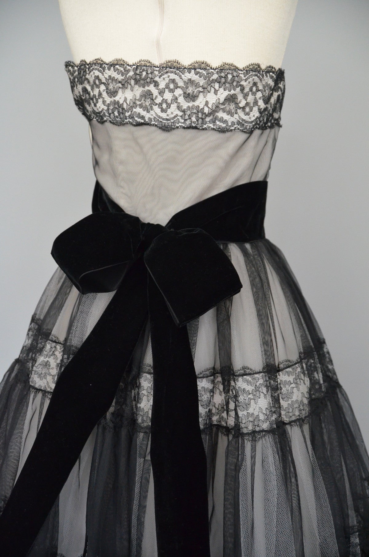 1950s Black Lace and Chiffon over Cream Taffeta Party Prom Dress | VintageVirtuosa 1950s Black Lace and Chiffon over Cream Taffeta Party Prom Dress | VintageVirtuosa