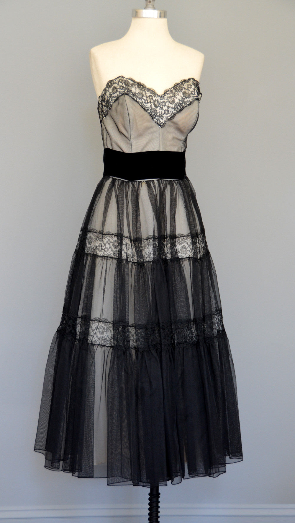 1950s Black Lace and Chiffon over Cream Taffeta Party Prom Dress | VintageVirtuosa 1950s Black Lace and Chiffon over Cream Taffeta Party Prom Dress | VintageVirtuosa