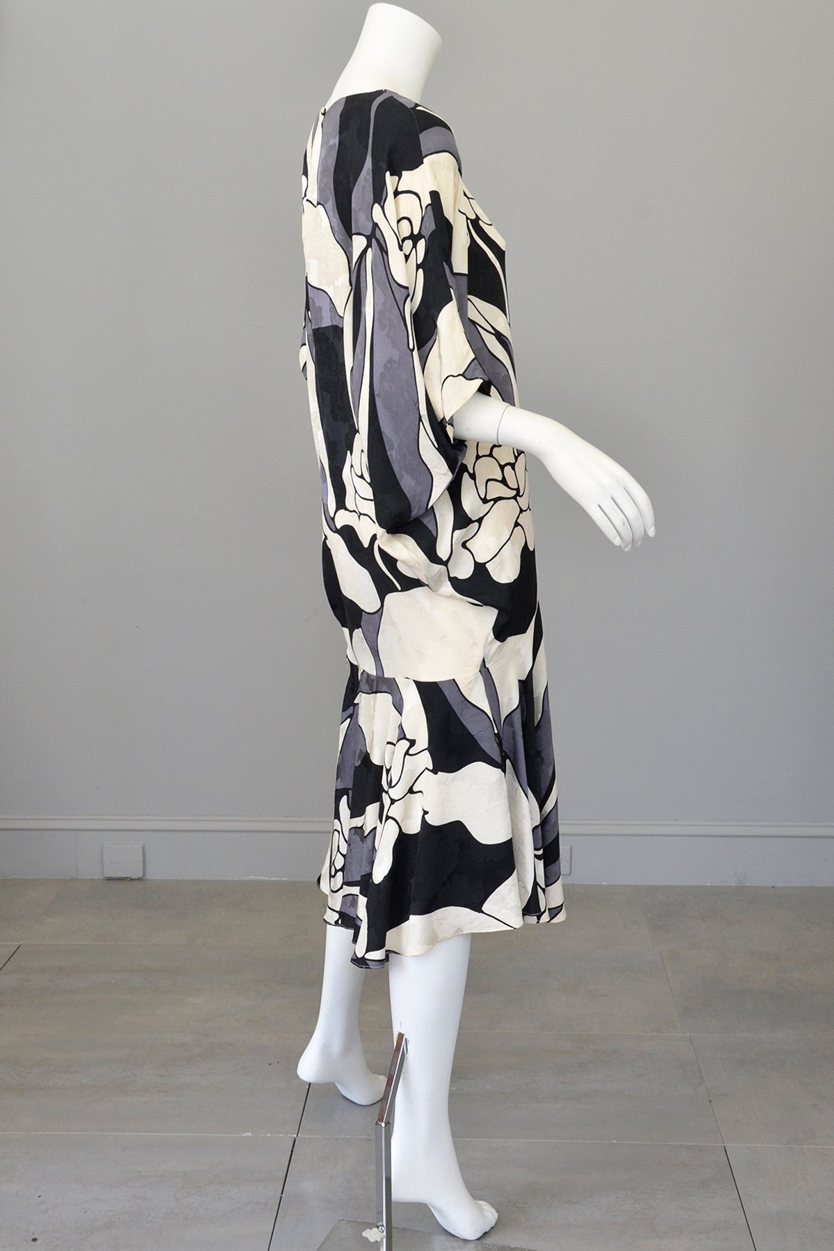 1980s 90s Black White Op Art Drop Waist Flapper Style Moira Rose Avant Garde Dress
