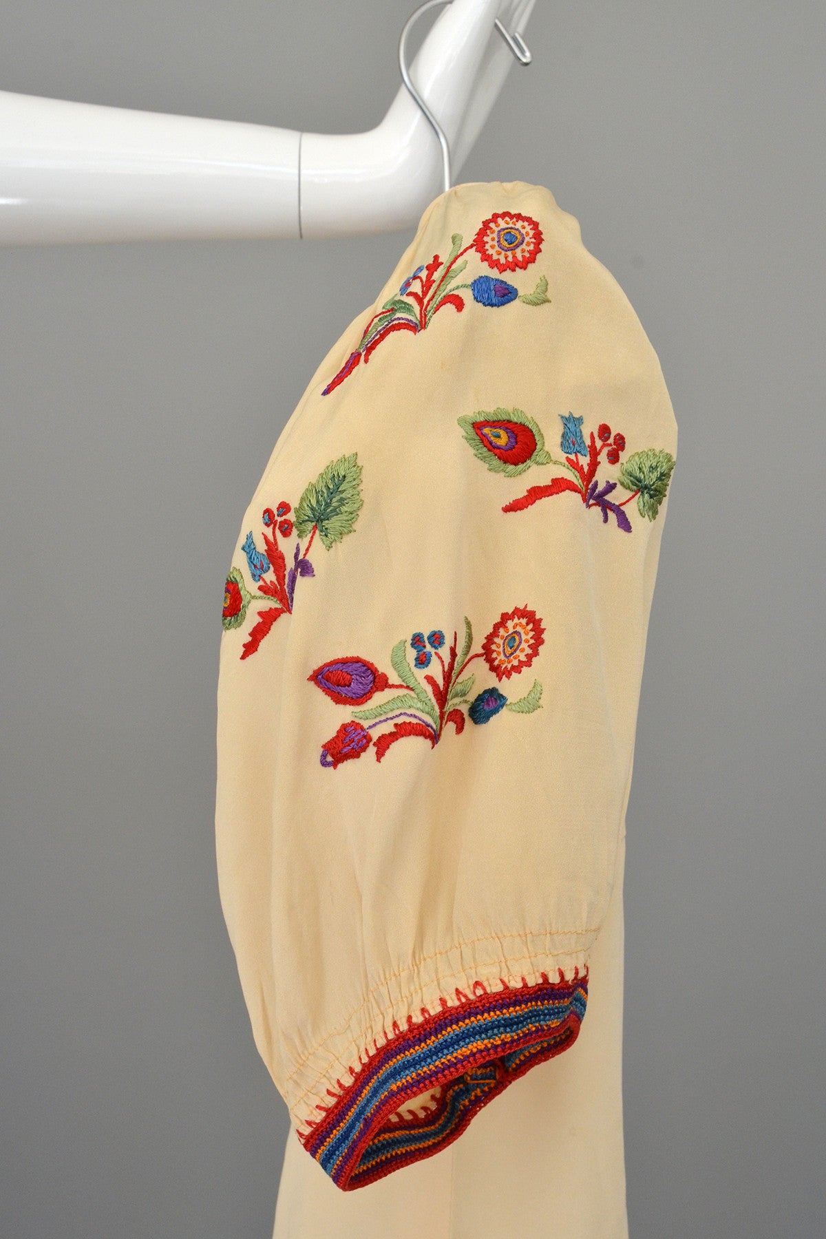 Cream Ecru Floral Embroidered Crochet Trim Vintage Peasant Top