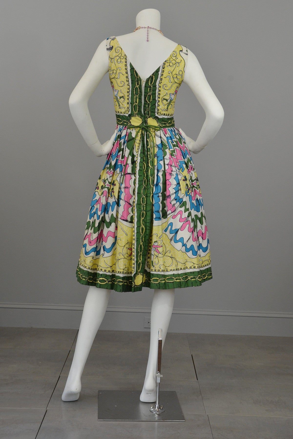 1950s Novelty Print Vintage Dress with Dancing Jesters