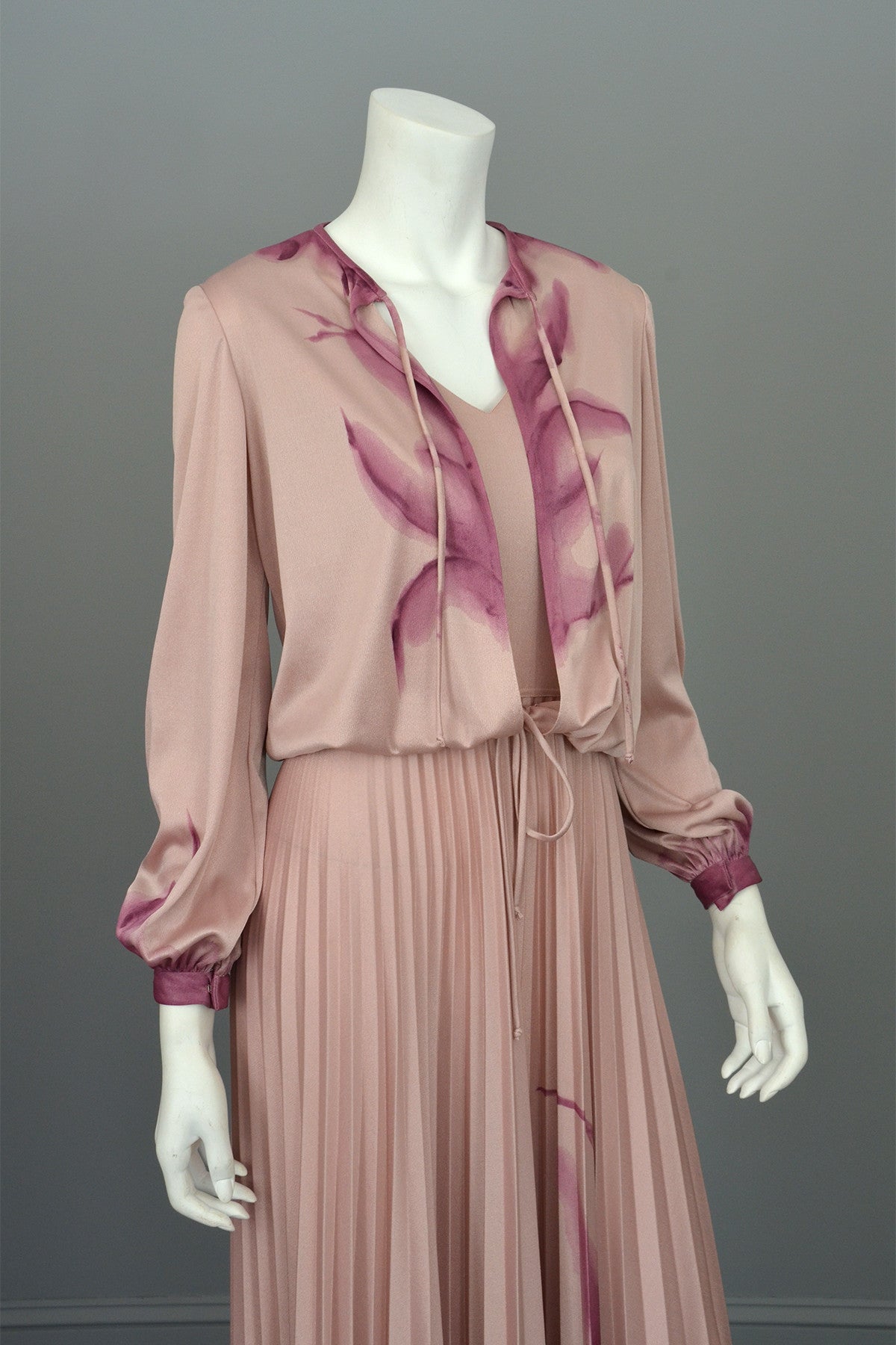 1970s Hand Dyed Pleated Vintage Disco Maxi Dress and Matching Shrug | VintageVirtuosa 1970s Hand Dyed Pleated Vintage Disco Maxi Dress and Matching Shrug | VintageVirtuosa
