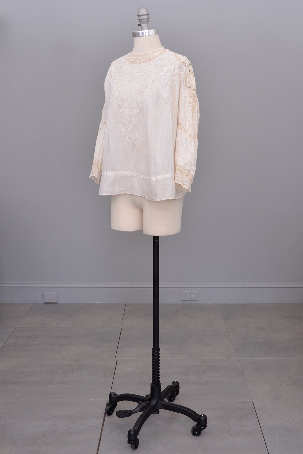 Edwardian White Blouse with Crochet and Embroidery | Restoration needed