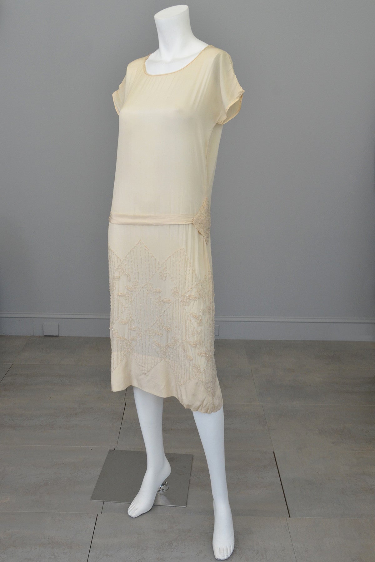 white beaded dress 1920s PrettyGuide Womens Gatsby Flapper Dresses Art Deco Fringe Cocktail Party Sequin Prom Dress Cream Beige L : Clothing, Shoes & Jewelry This White Flapper Dress is a beaded beauty with an intricate and delicate 1920s design that is simply stunning 1920s Eggshell Deco Beaded Flapper