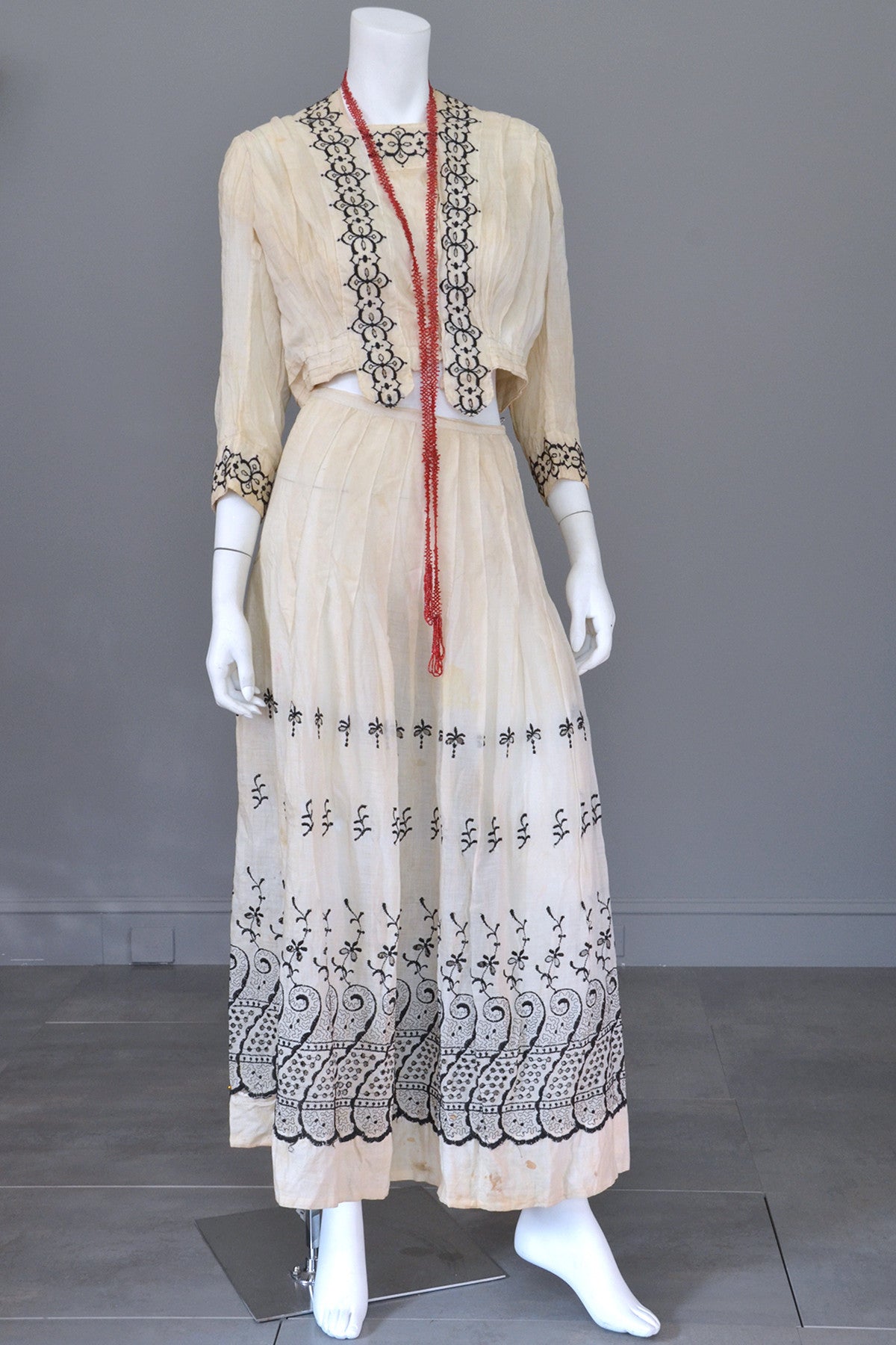 Embroidered Black on Off White Two-Piece Edwardian Peasant Dress Bodic | VintageVirtuosa Embroidered Black on Off White Two-Piece Edwardian Peasant Dress Bodic | VintageVirtuosa