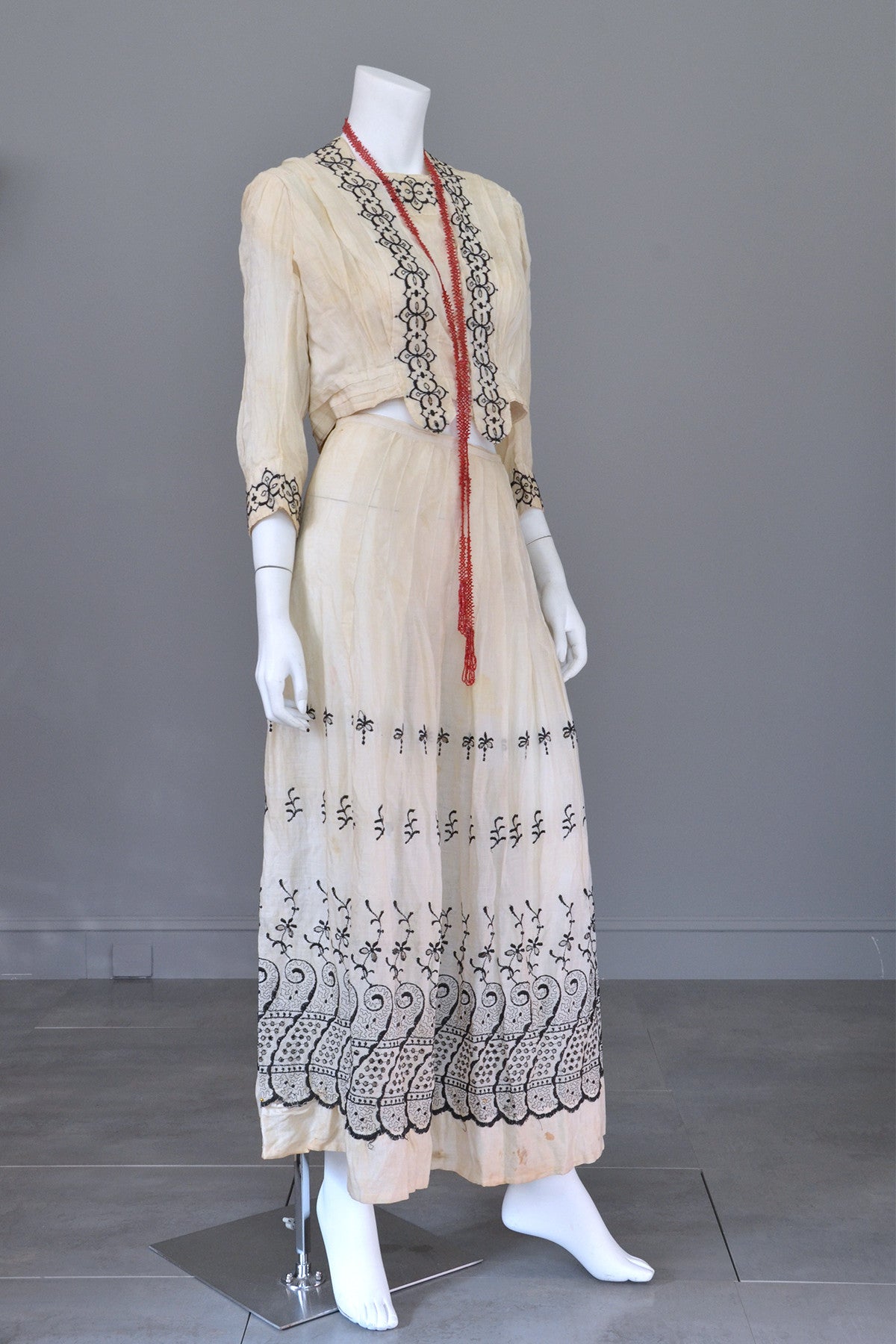 Embroidered Black on Off White Two-Piece Edwardian Peasant Dress Bodic | VintageVirtuosa Embroidered Black on Off White Two-Piece Edwardian Peasant Dress Bodic | VintageVirtuosa