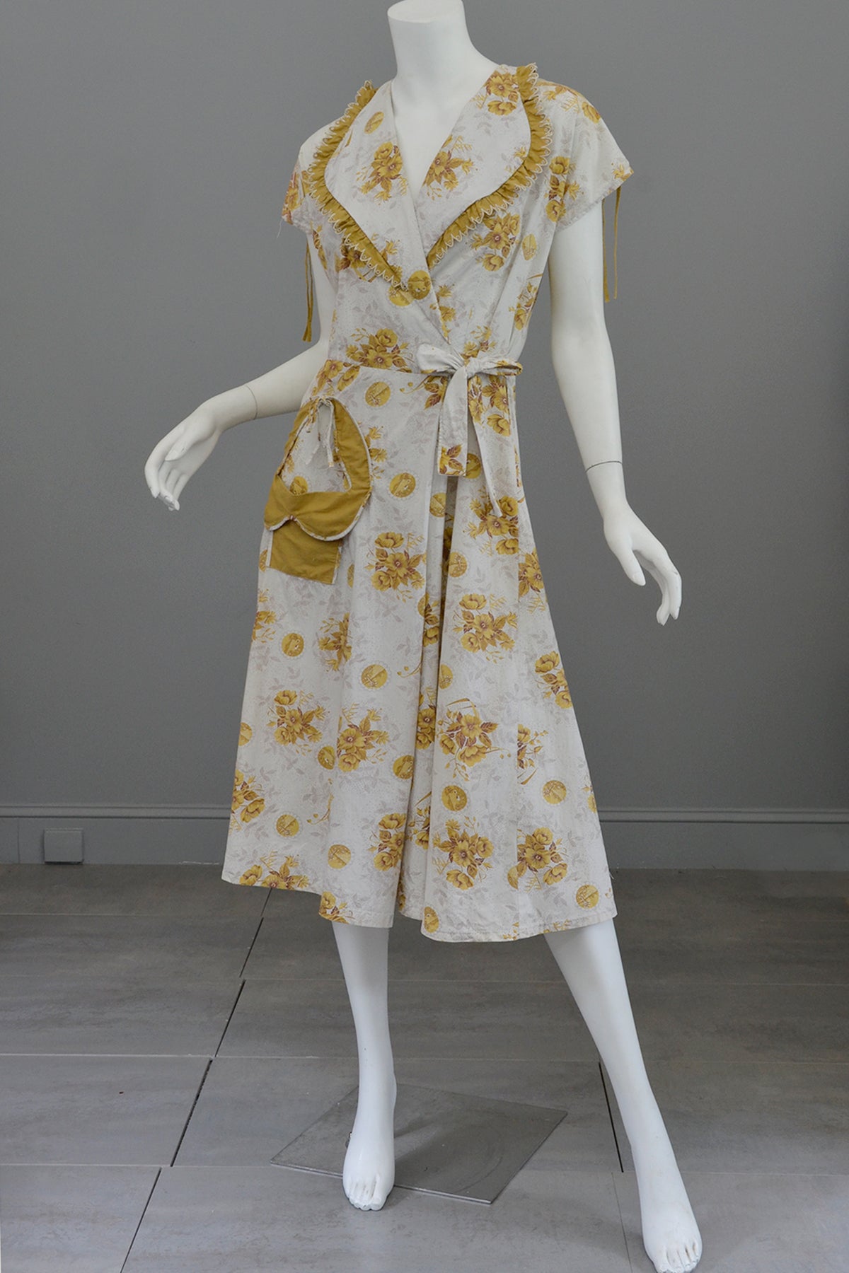 1930s 40s Novelty Print Cotton Wrap Dress, Housecoat, Robe