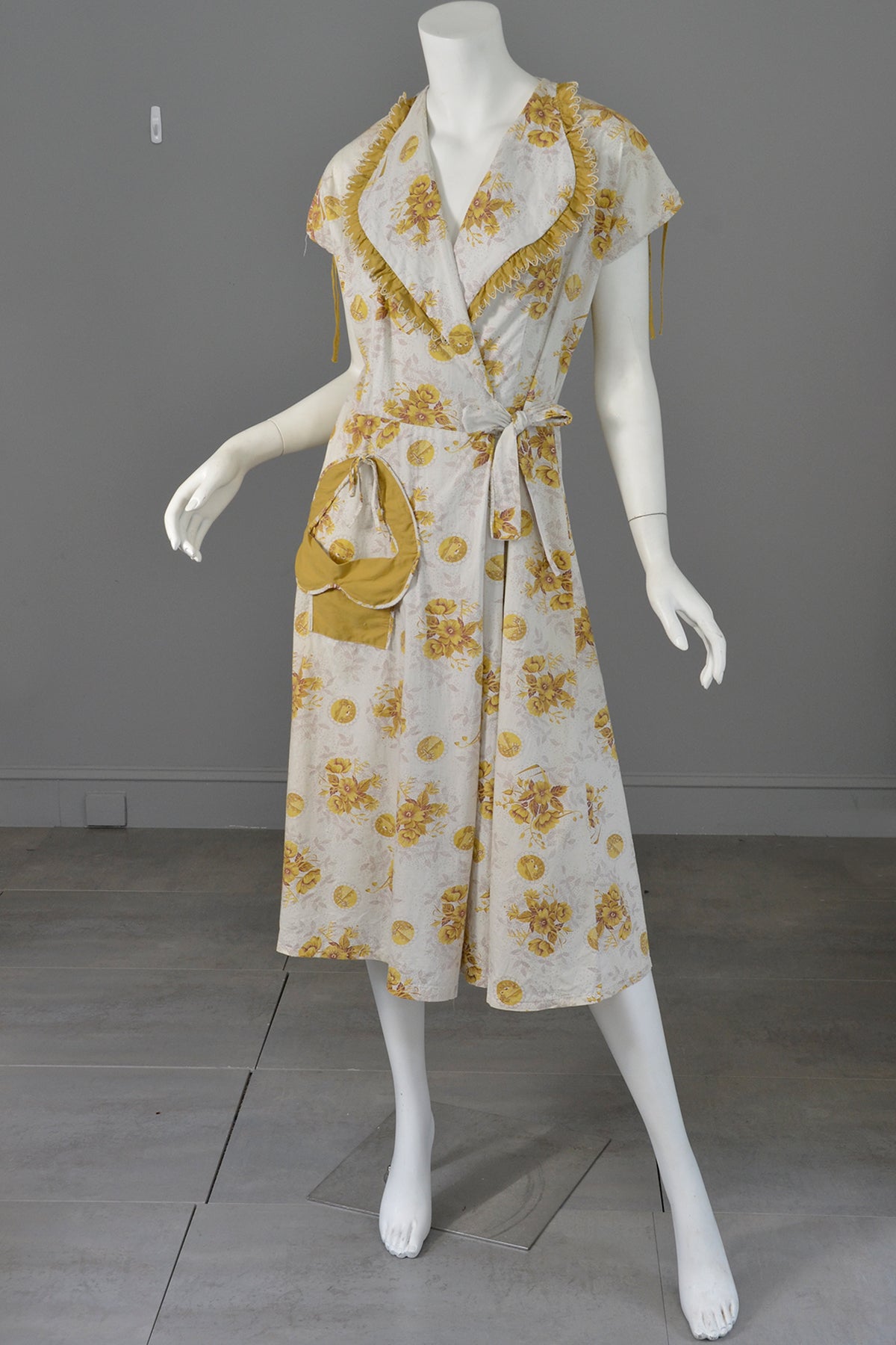 1930s 40s Novelty Print Cotton Wrap Dress, Housecoat, Robe