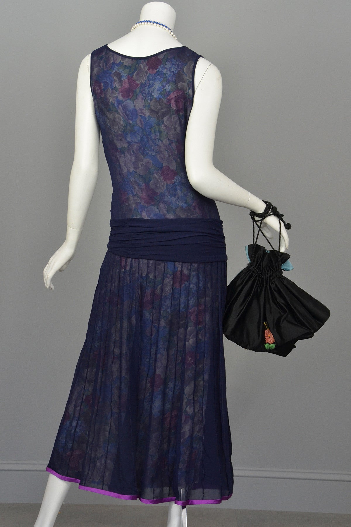 Vintage Plunge Neckline Drop-Waist Pleated Navy Blue Floral Flapper Dr | VintageVirtuosa Vintage Plunge Neckline Drop-Waist Pleated Navy Blue Floral Flapper Dr | VintageVirtuosa