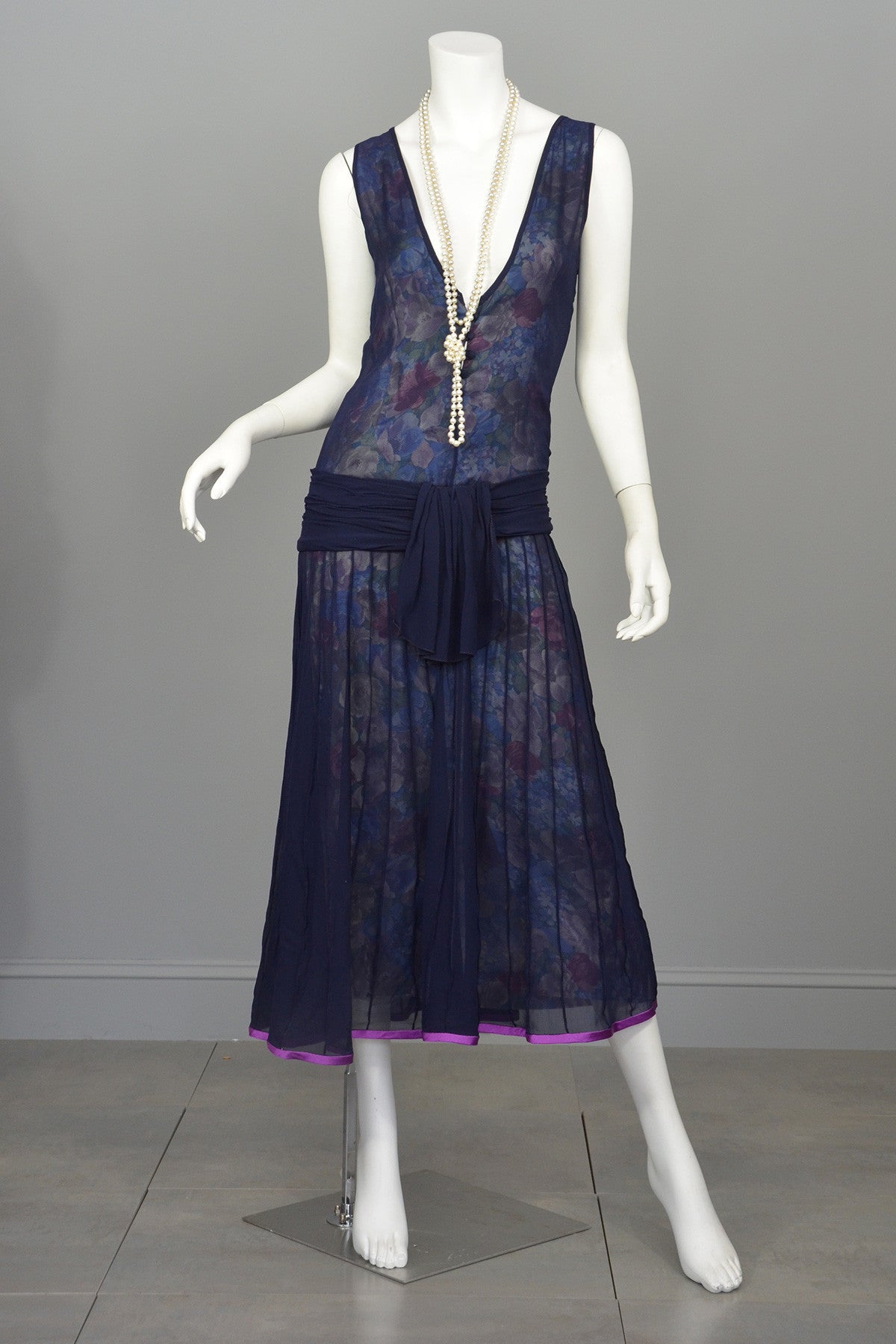 Vintage Plunge Neckline Drop-Waist Pleated Navy Blue Floral Flapper Dress