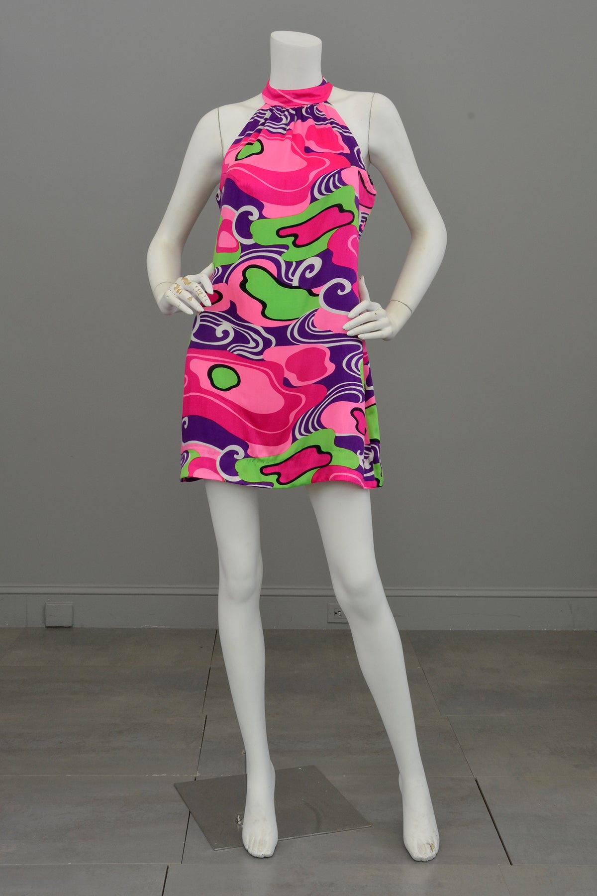 Vintage Psychedelic Print Racer Back Keyhole Mini Go Go Dress | TLC ne | VintageVirtuosa Vintage Psychedelic Print Racer Back Keyhole Mini Go Go Dress | TLC ne | VintageVirtuosa