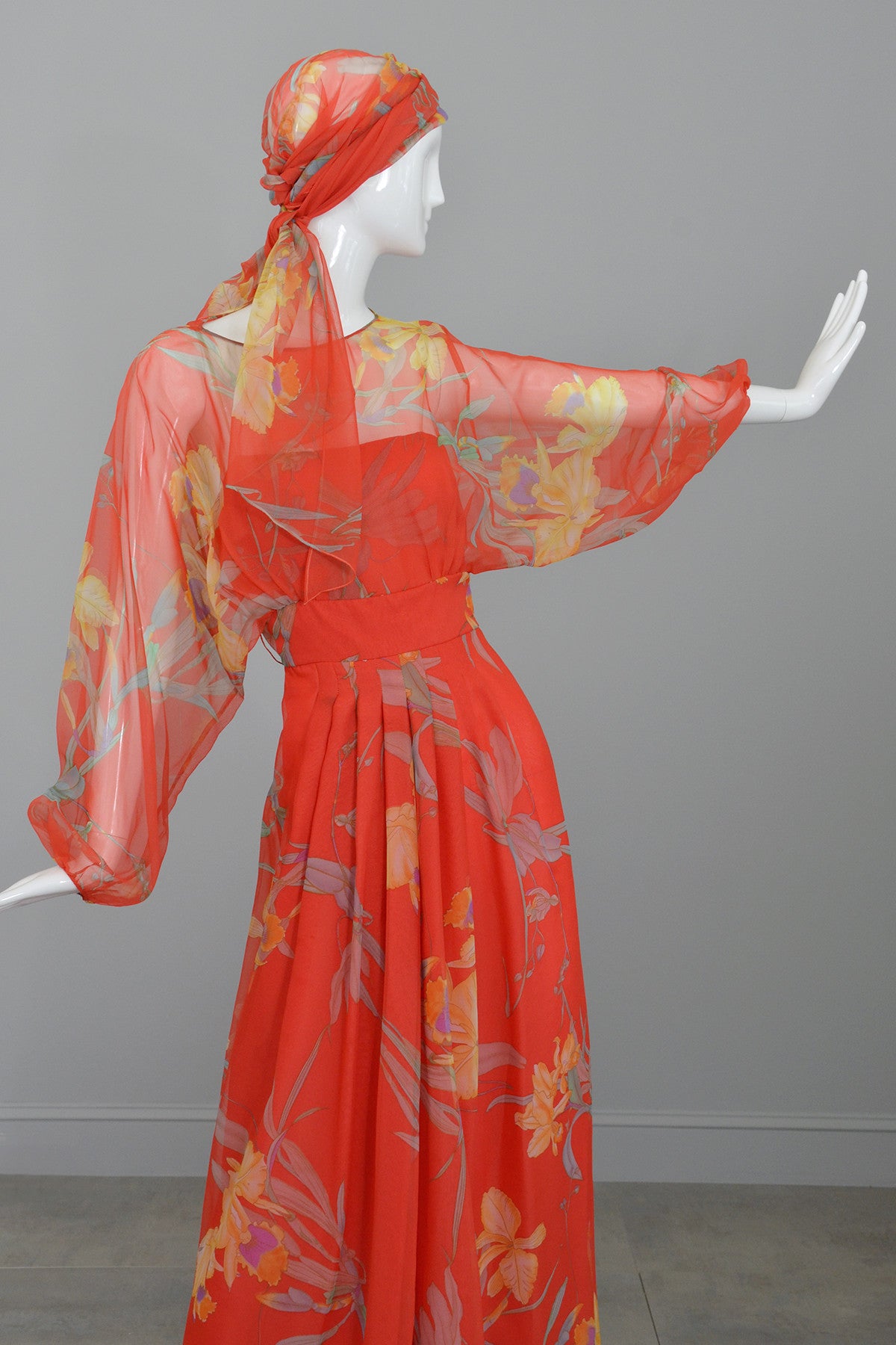 1960s 70s Designer Floral Print Chiffon Obi Sash Kimono Maxi Dress from Bergdorf Goodman 1960s 70s Designer Floral Print Chiffon Obi Sash Kimono Maxi Dress from Bergdorf Goodman